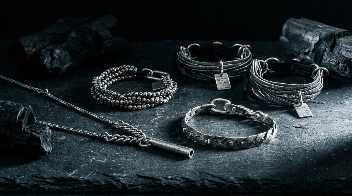 The Particular Darkness of Silver That Was Told It Doesn't Need to Shine - INN7fashion