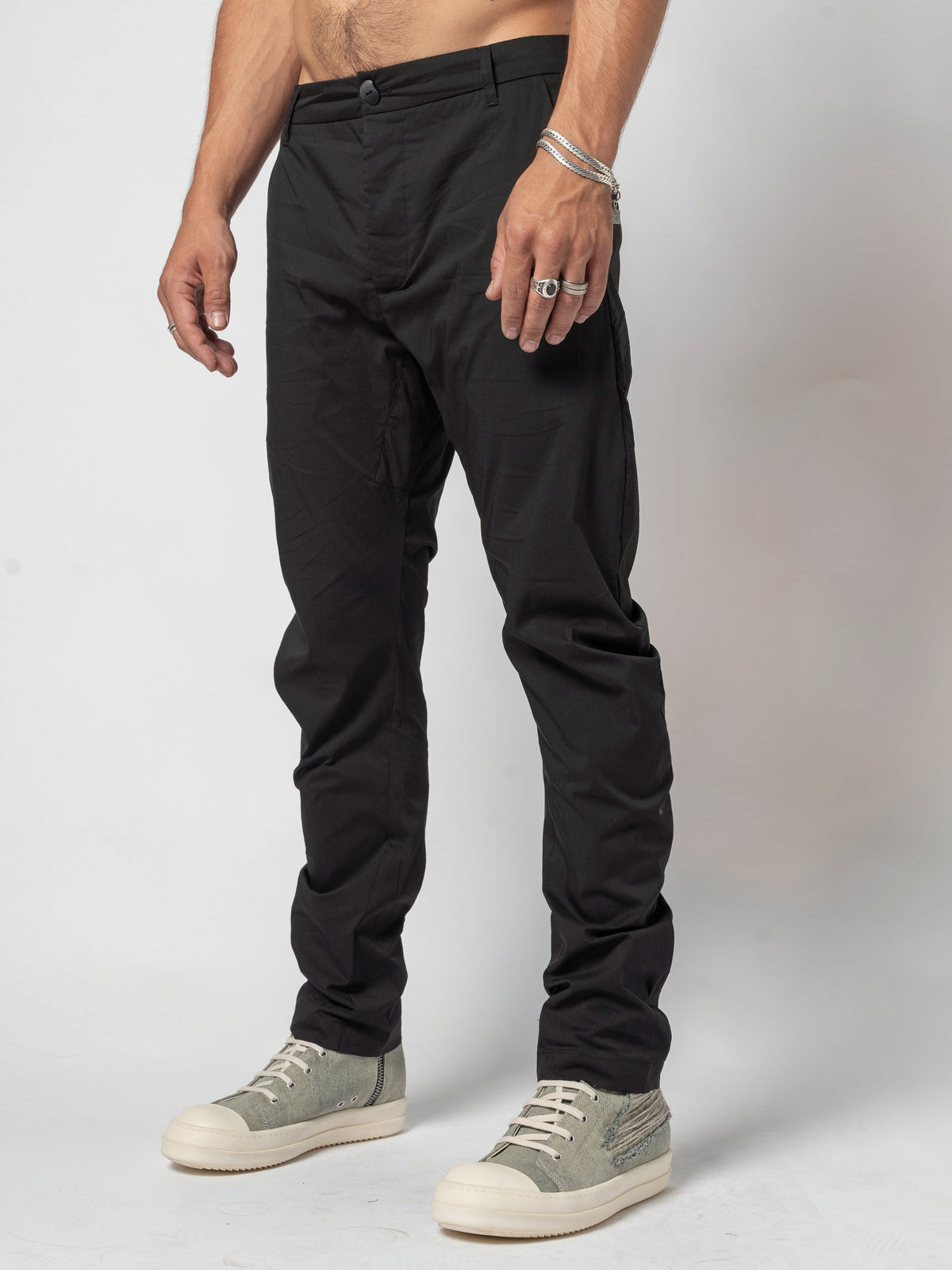 AITO Low-Rise Slim Pants in Black - three-quarter front view, full length, the body turned to one side