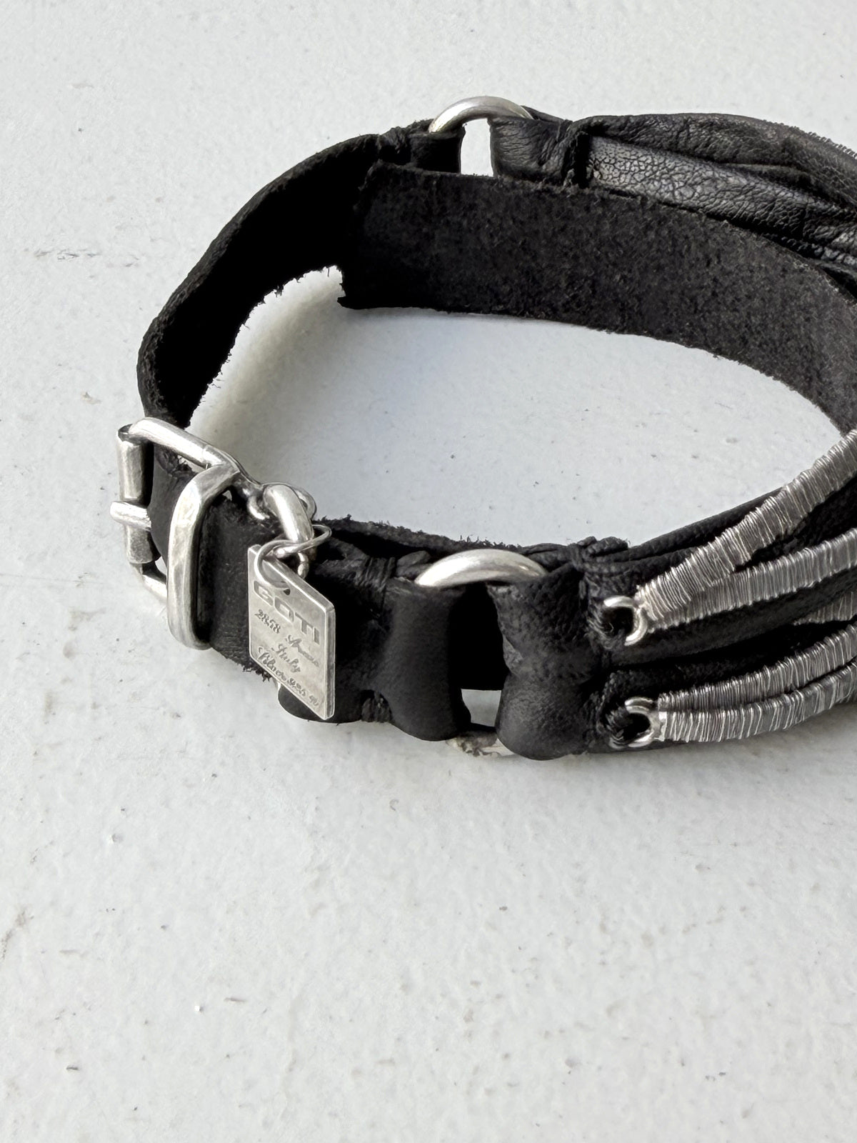 GOTI BR130 bracelet, clasp and leather detail