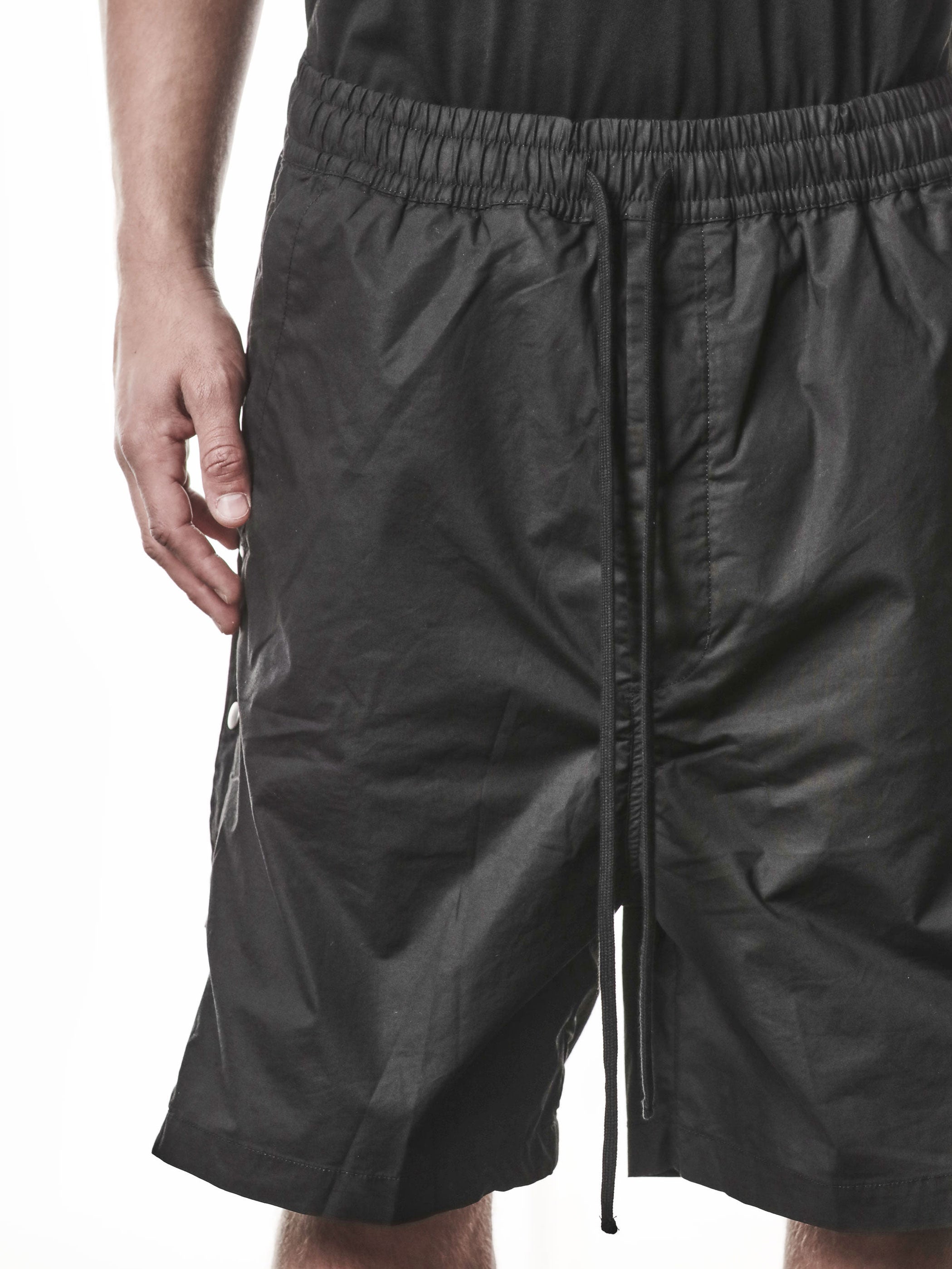 THOM KROM Drop-Crotch Utility Shorts black, cargo pocket detail