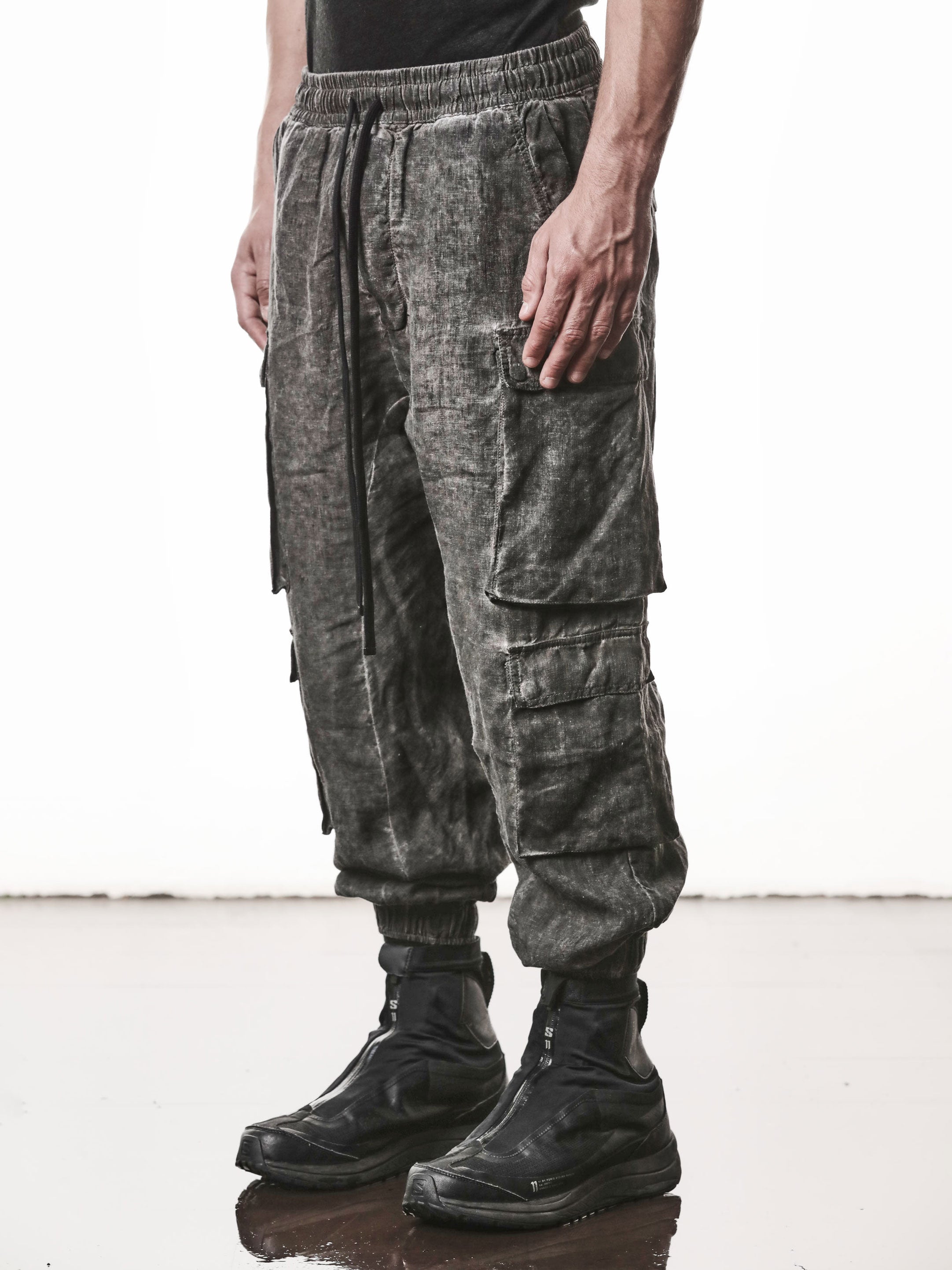 THOM KROM MP46 Low-Crotch Linen Trousers in vegetal black - pocket detail
