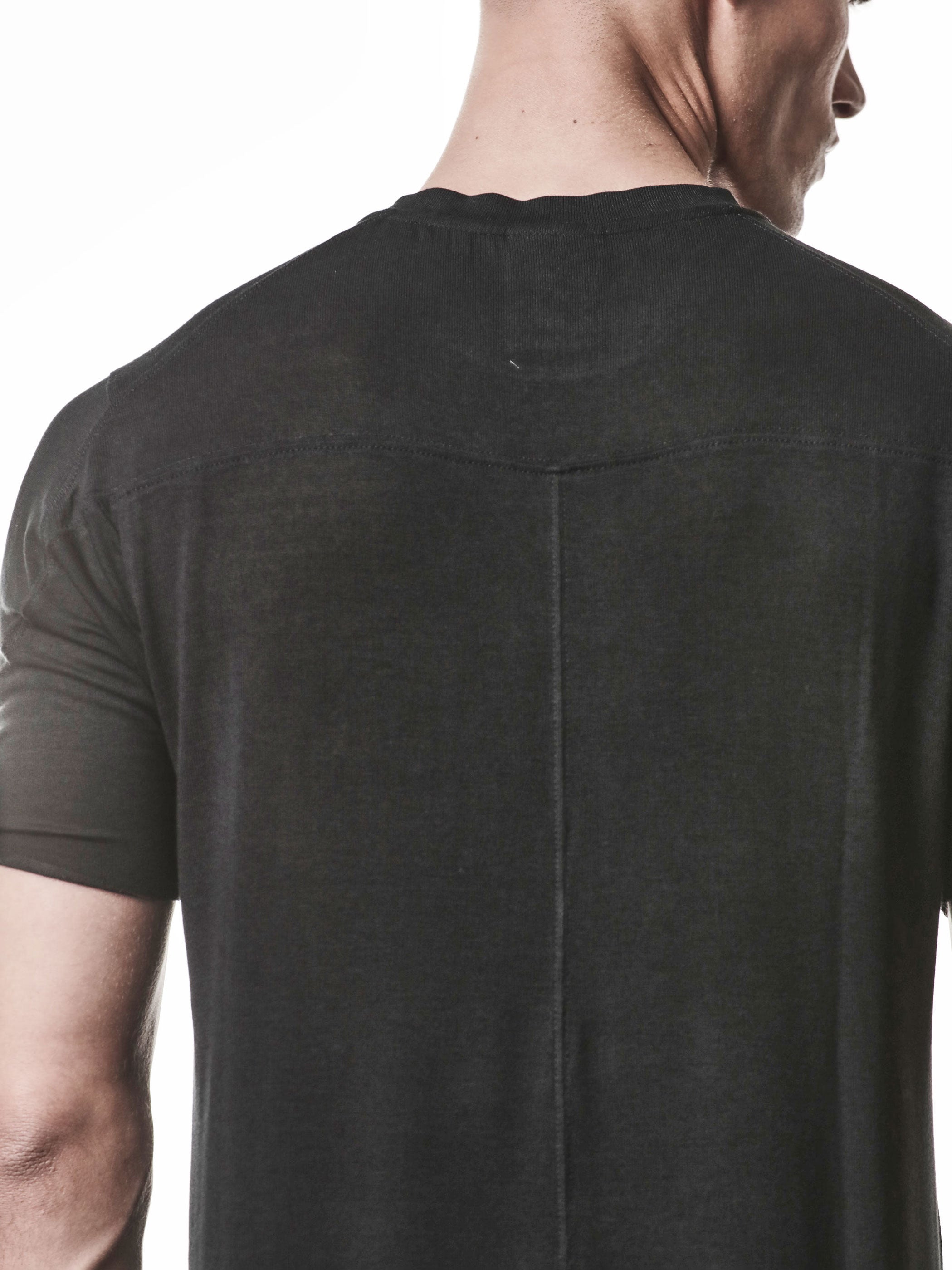 THOM KROM Viscose Raw Edge T-Shirt black - editorial detail of vortex viscose jersey texture