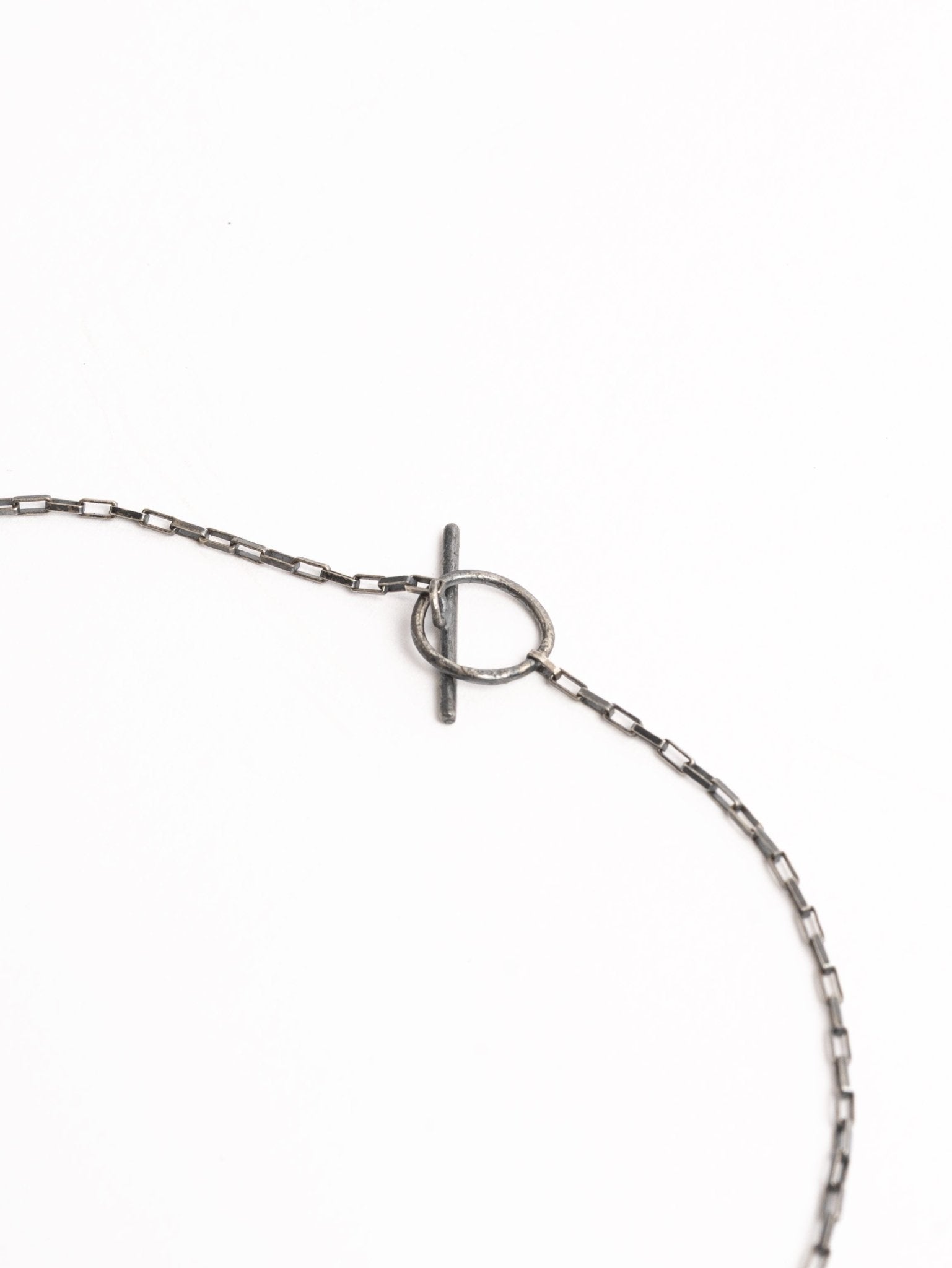 MAYA NOACH Blood Garnet Horn Necklace, clasp and chain detail view
