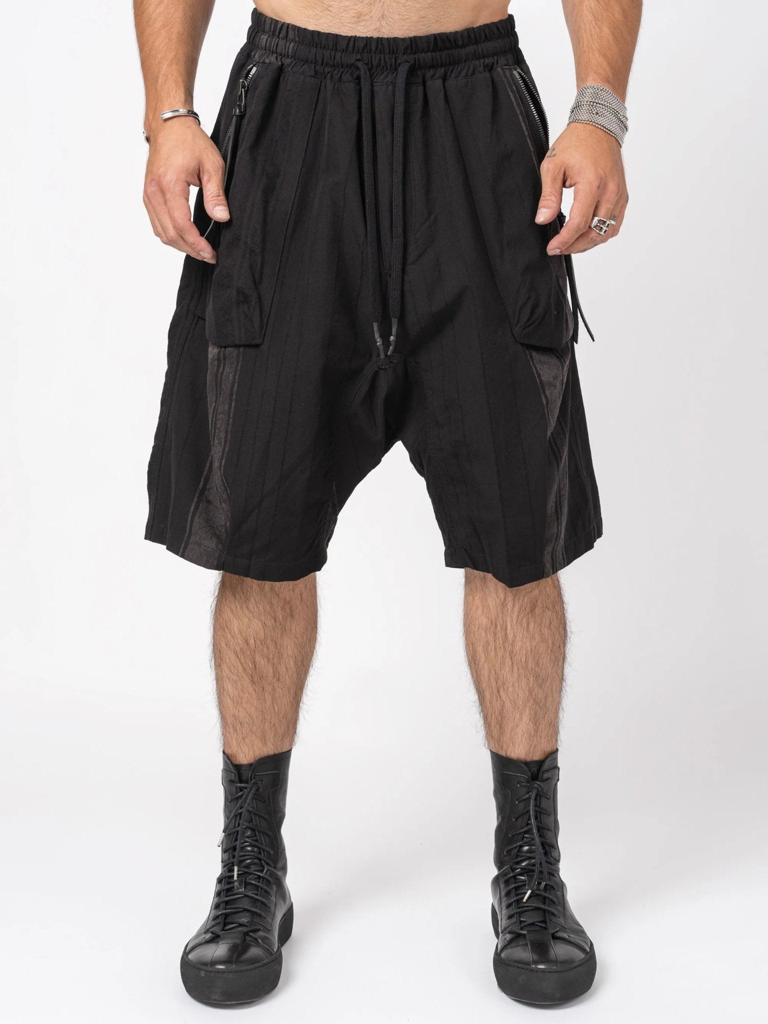 D.HYGEN Crack Random Stripe Jacquard Baggy Shorts - by D.HYGEN