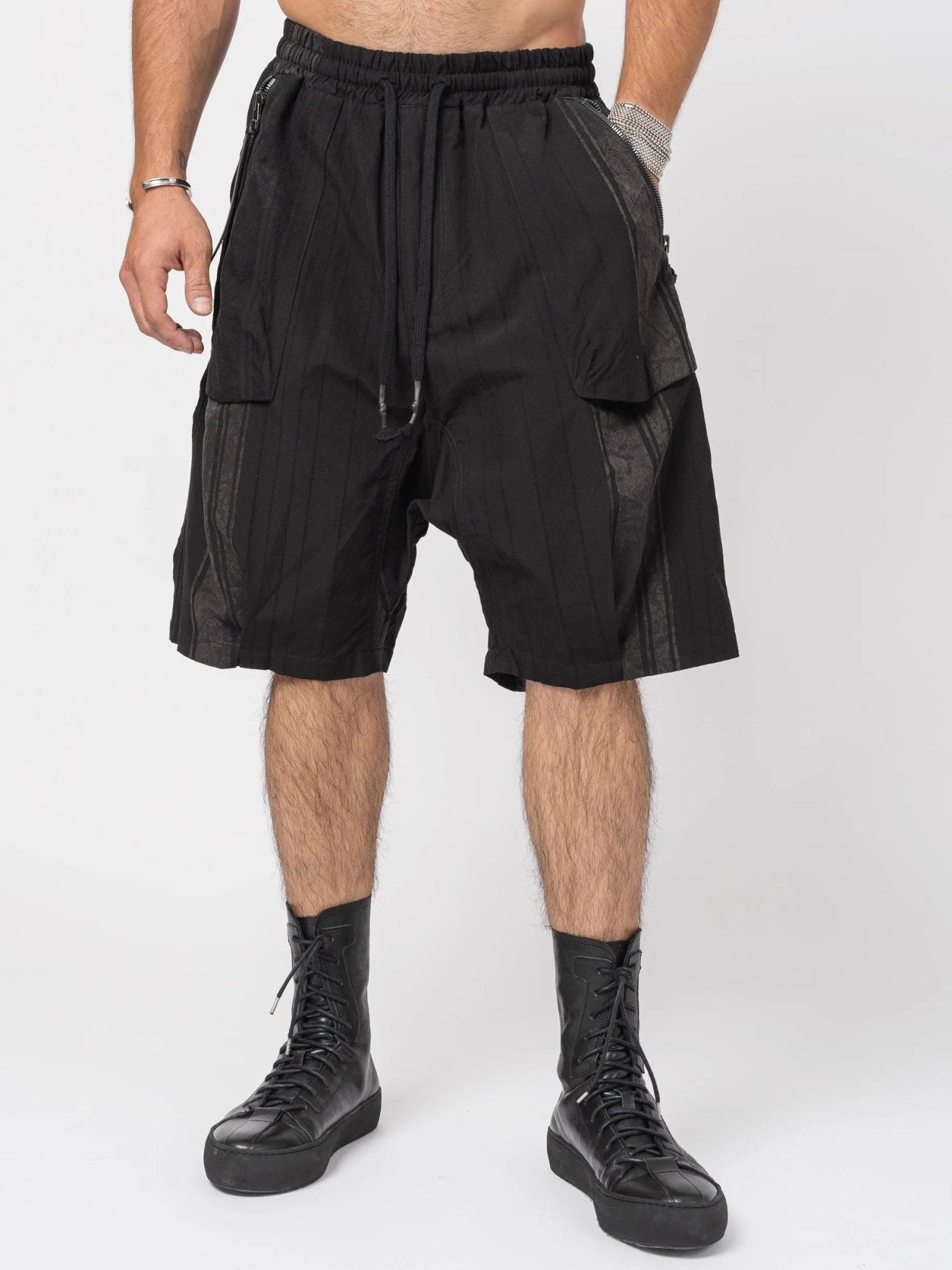 D.HYGEN Crack Random Stripe Jacquard Baggy Shorts - by D.HYGEN