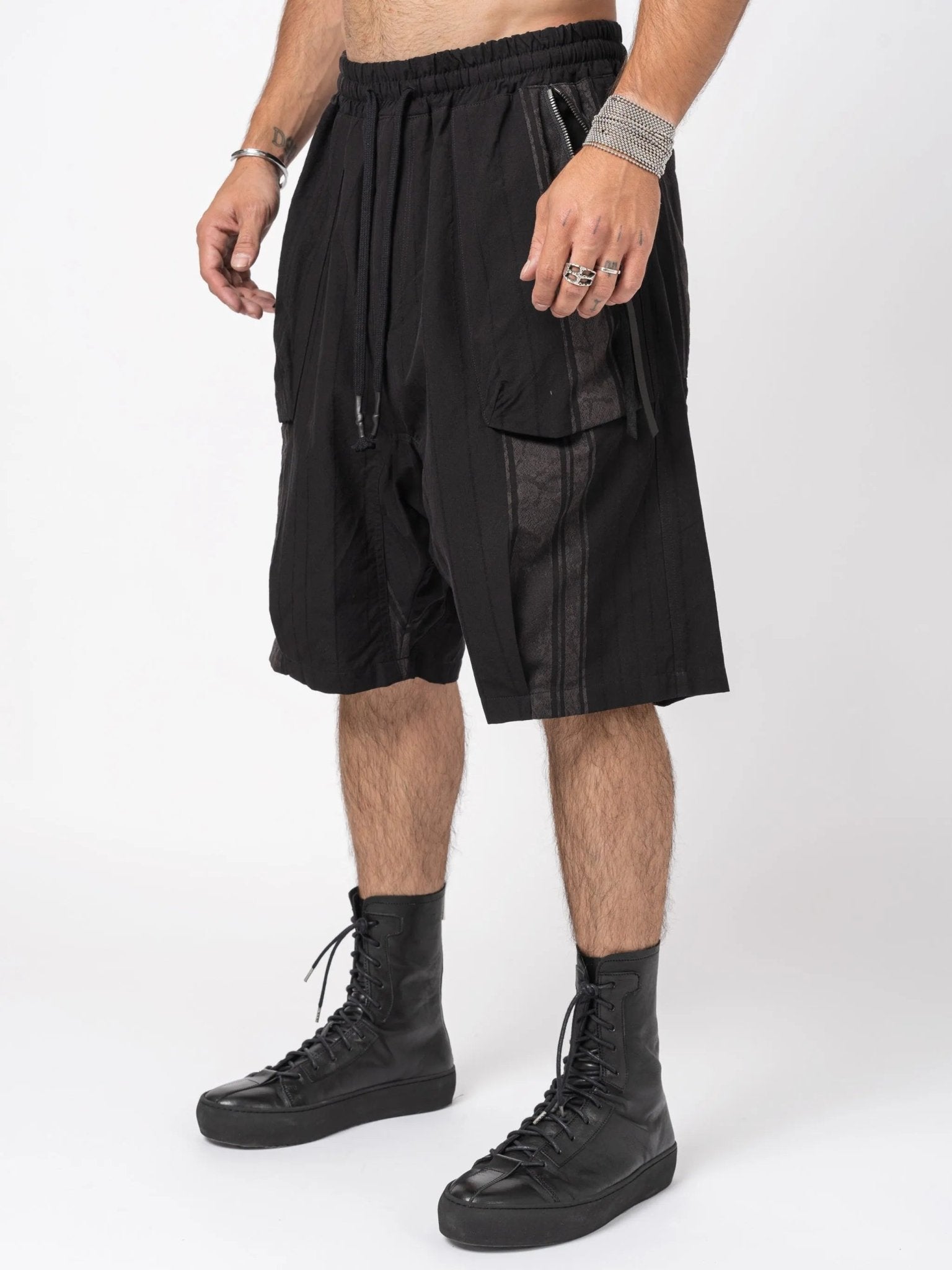 D.HYGEN Crack Random Stripe Jacquard Baggy Shorts - by D.HYGEN