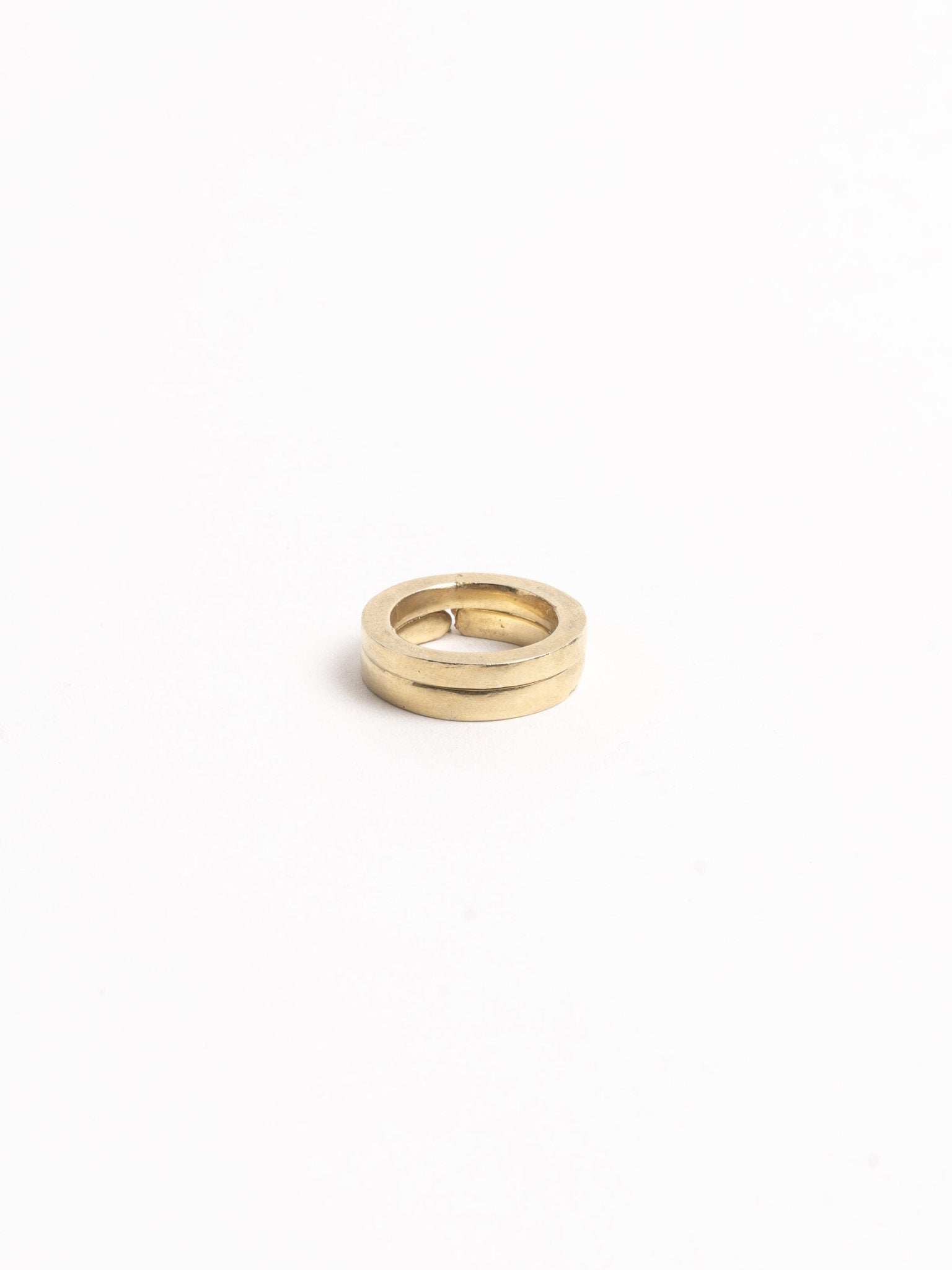 MAYA NOACH Duo Band Ring, low front stacked band detail view