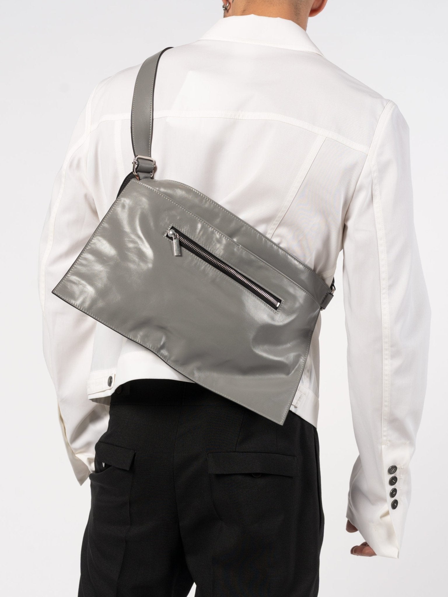 Vitellino Calf Leather Crossbody Pouch Grey - Italian minimalist accessory by SAPIO