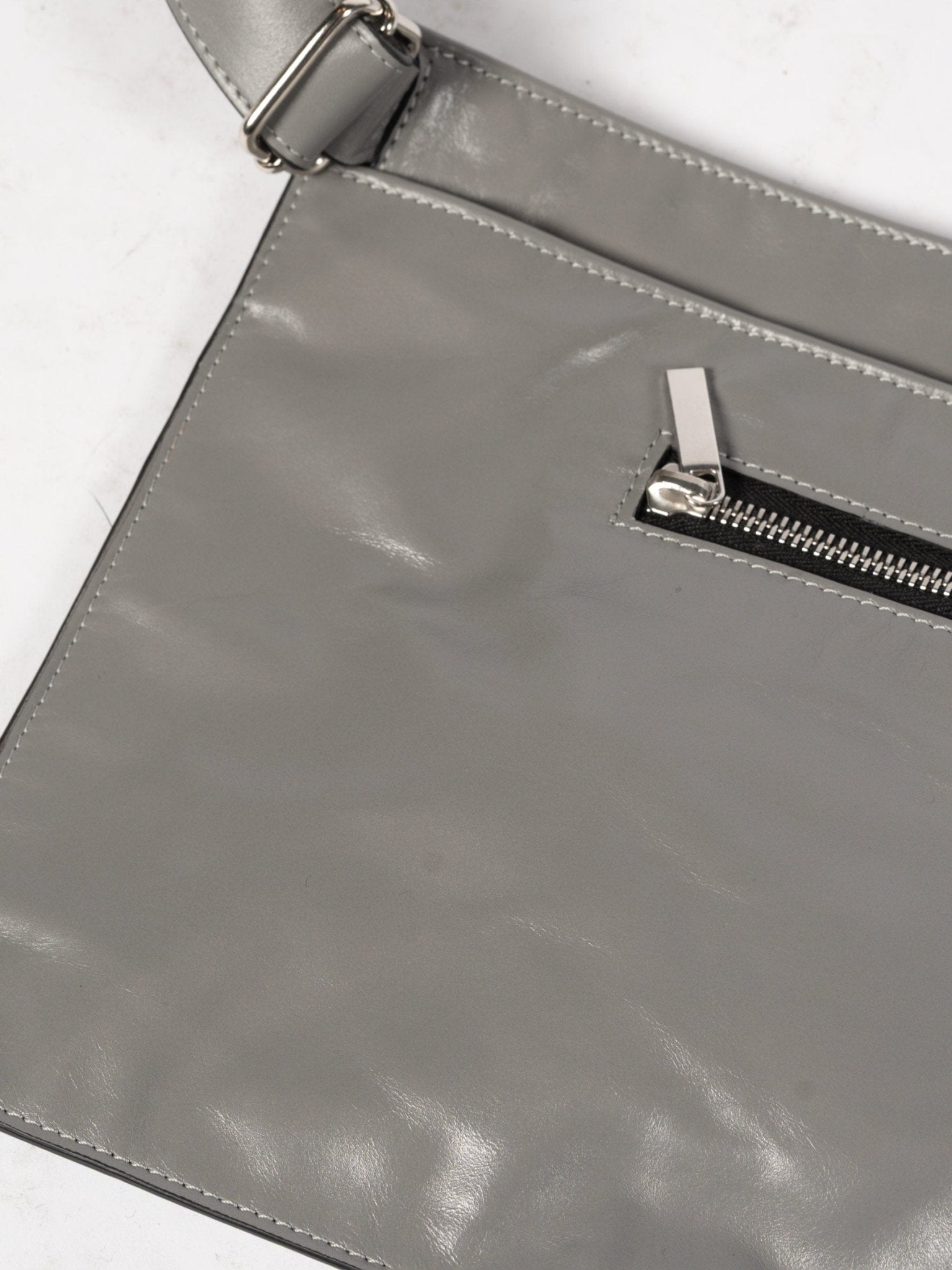 Vitellino Calf Leather Crossbody Pouch Grey - Italian minimalist accessory by SAPIO