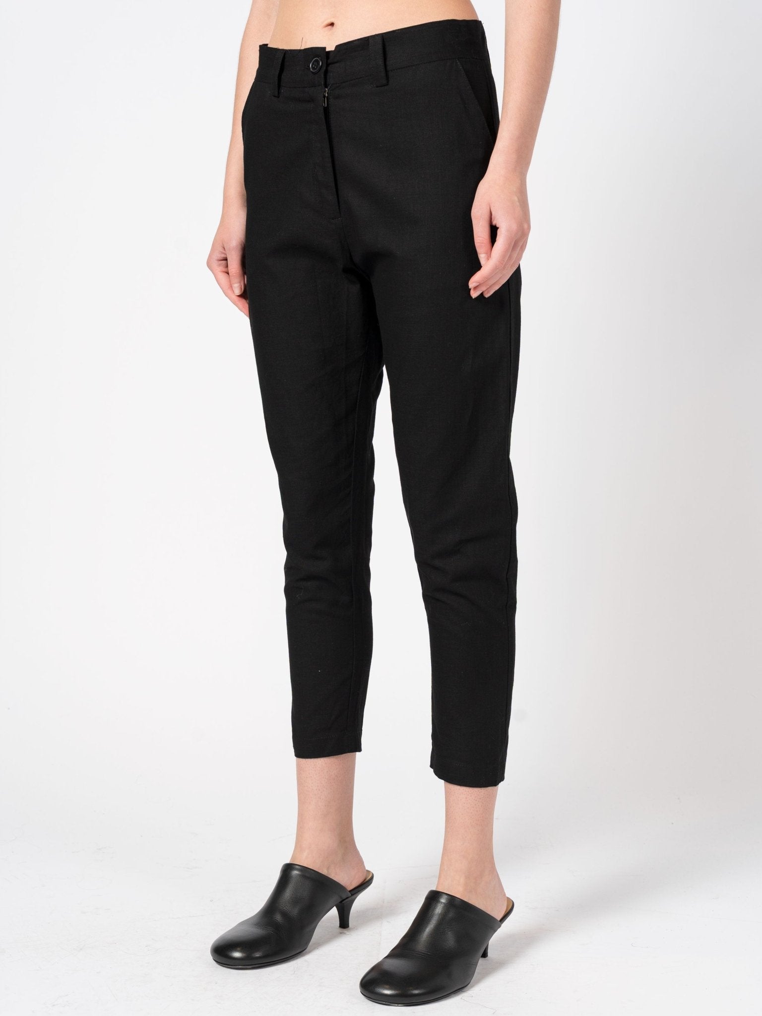 Linen Cropped Pants - by DEVA KANYA