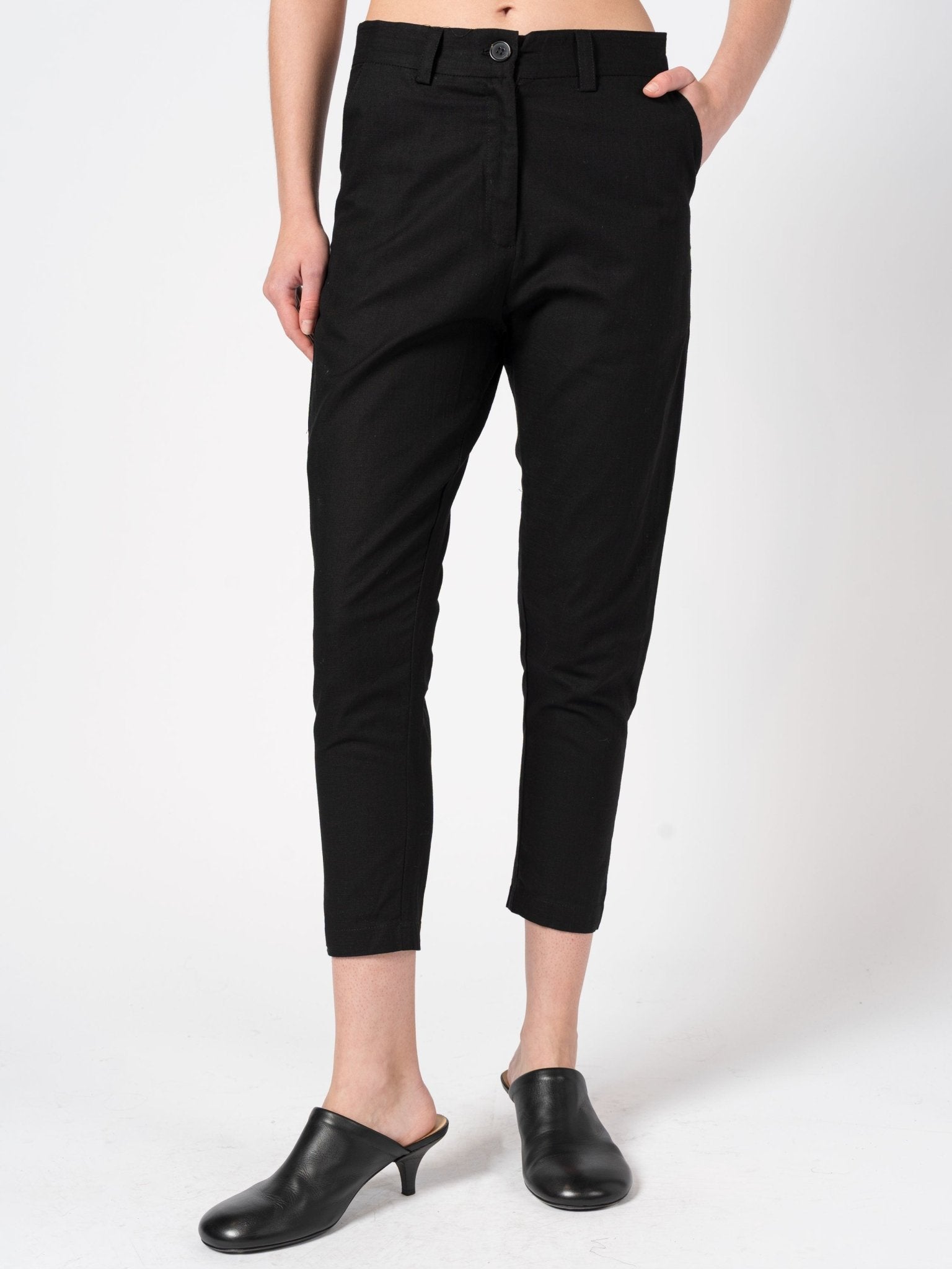 Linen Cropped Pants - by DEVA KANYA