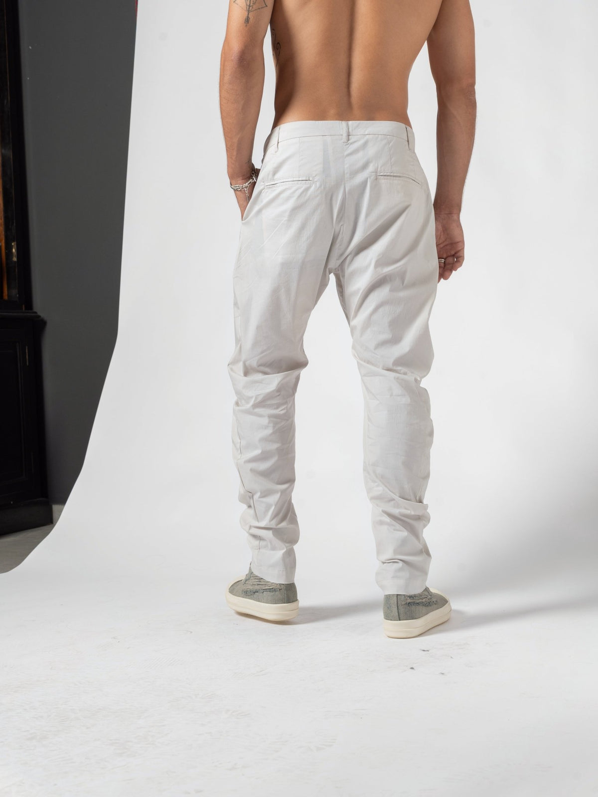 Low-Rise Slim Pants - by AITO