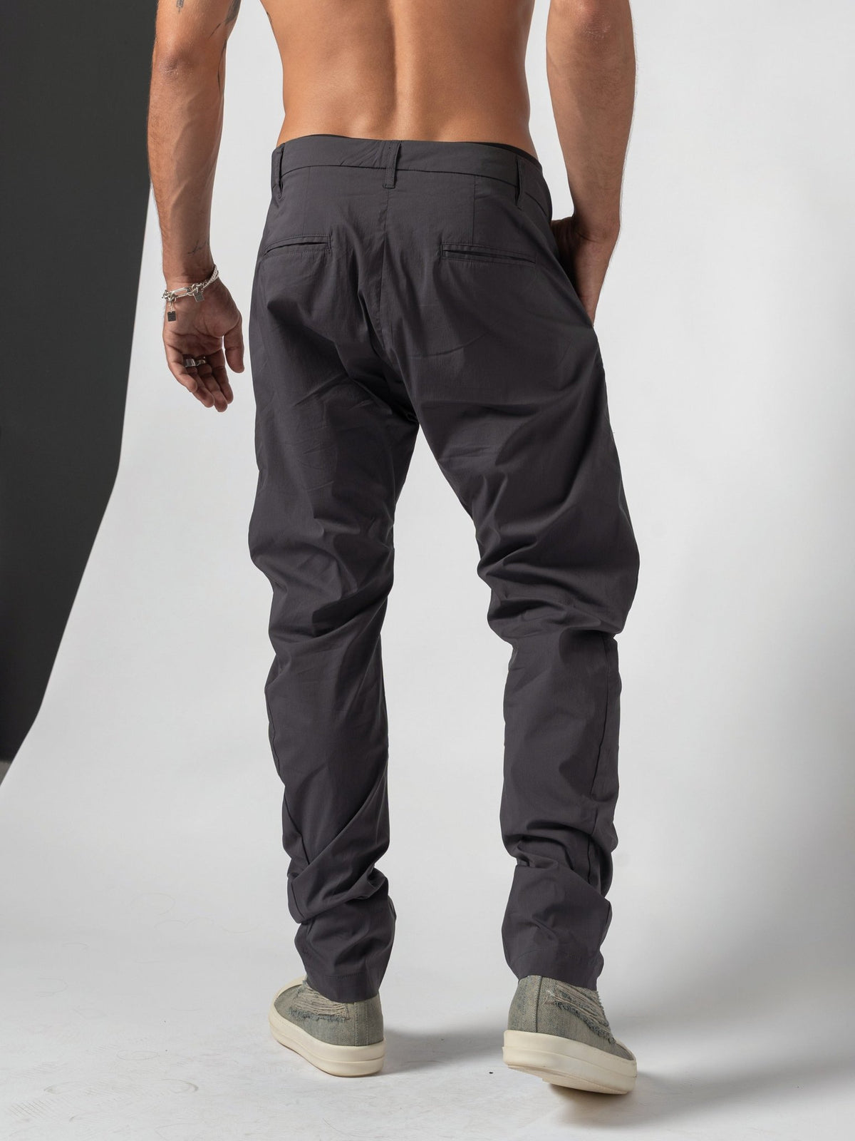 Low-Rise Slim Pants - by AITO