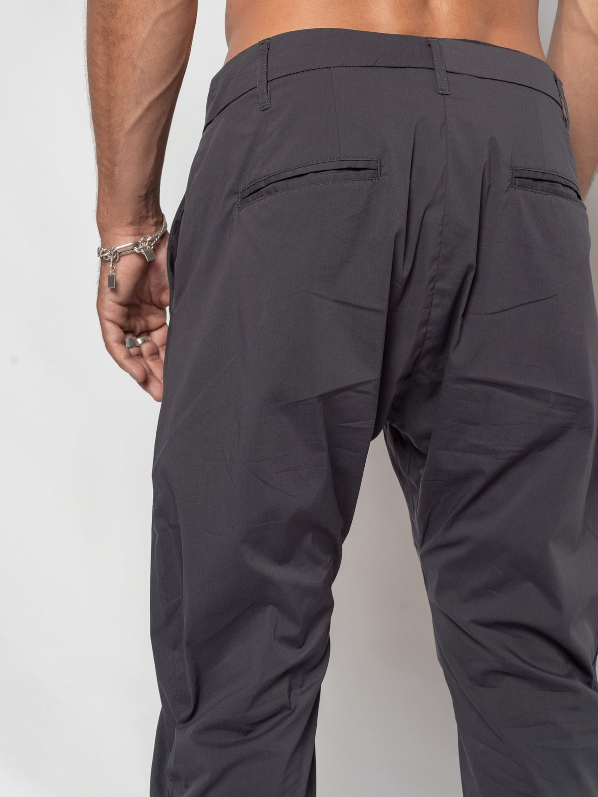 Low-Rise Slim Pants - by AITO