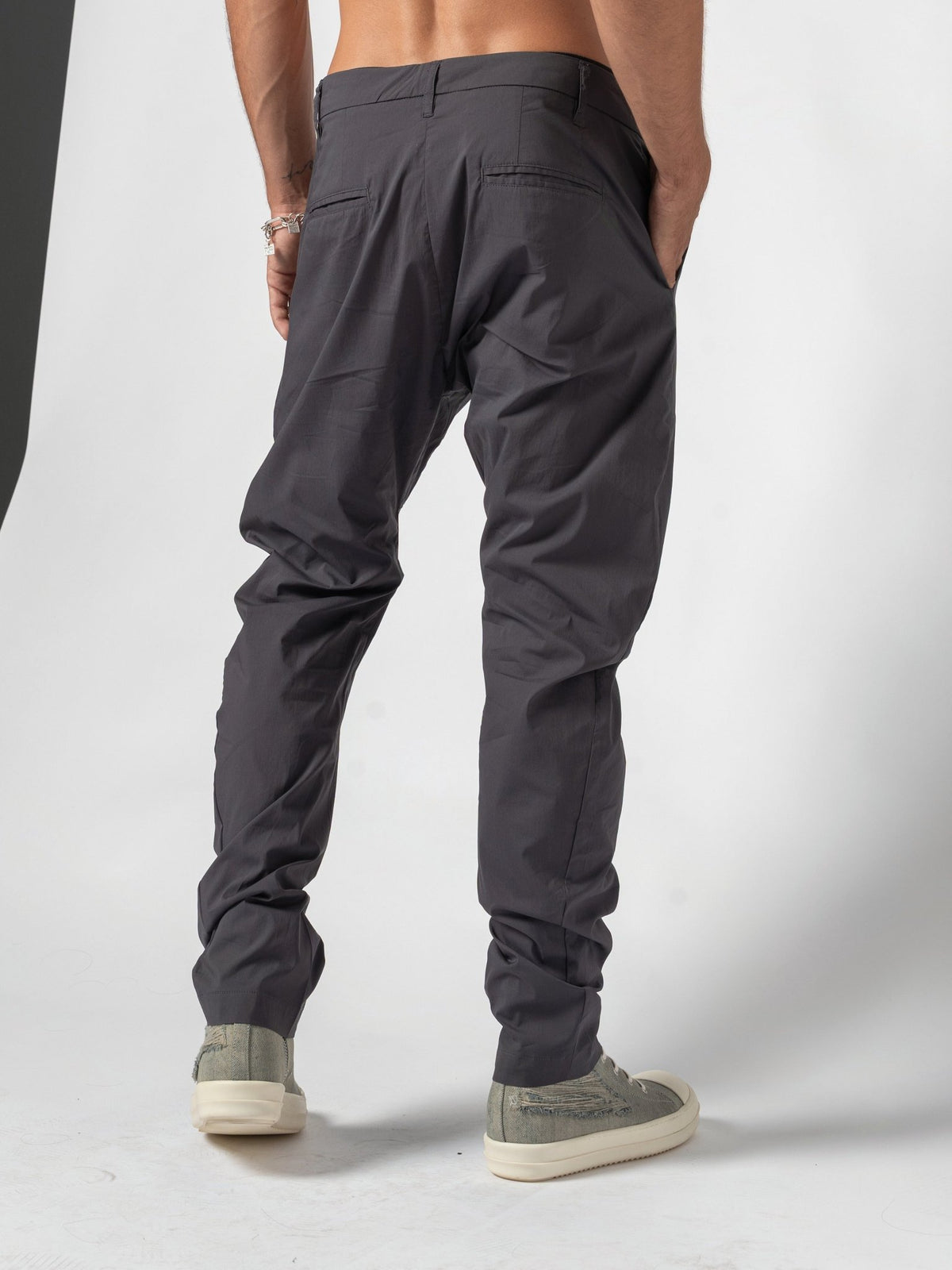 Low-Rise Slim Pants - by AITO