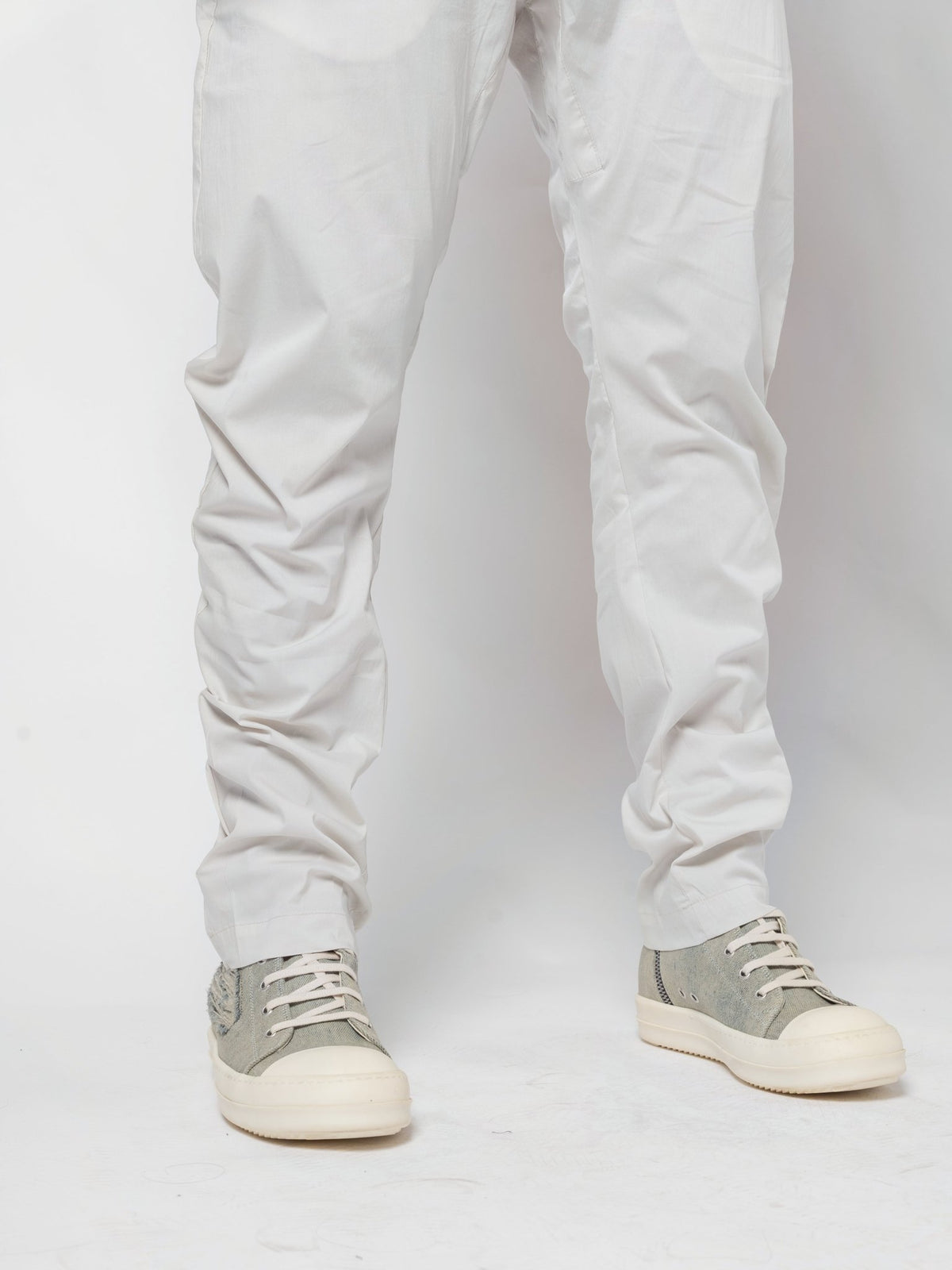 Low-Rise Slim Pants - by AITO