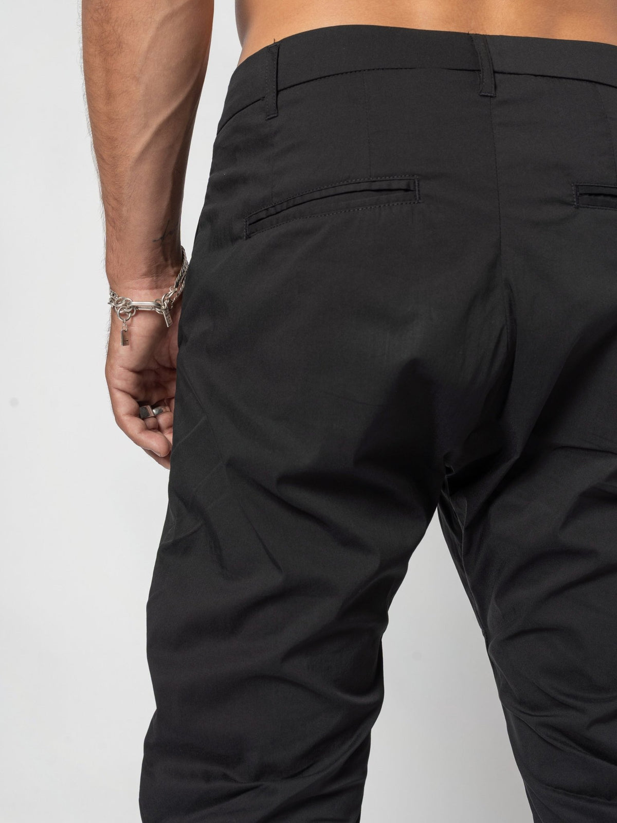 Low-Rise Slim Pants - by AITO