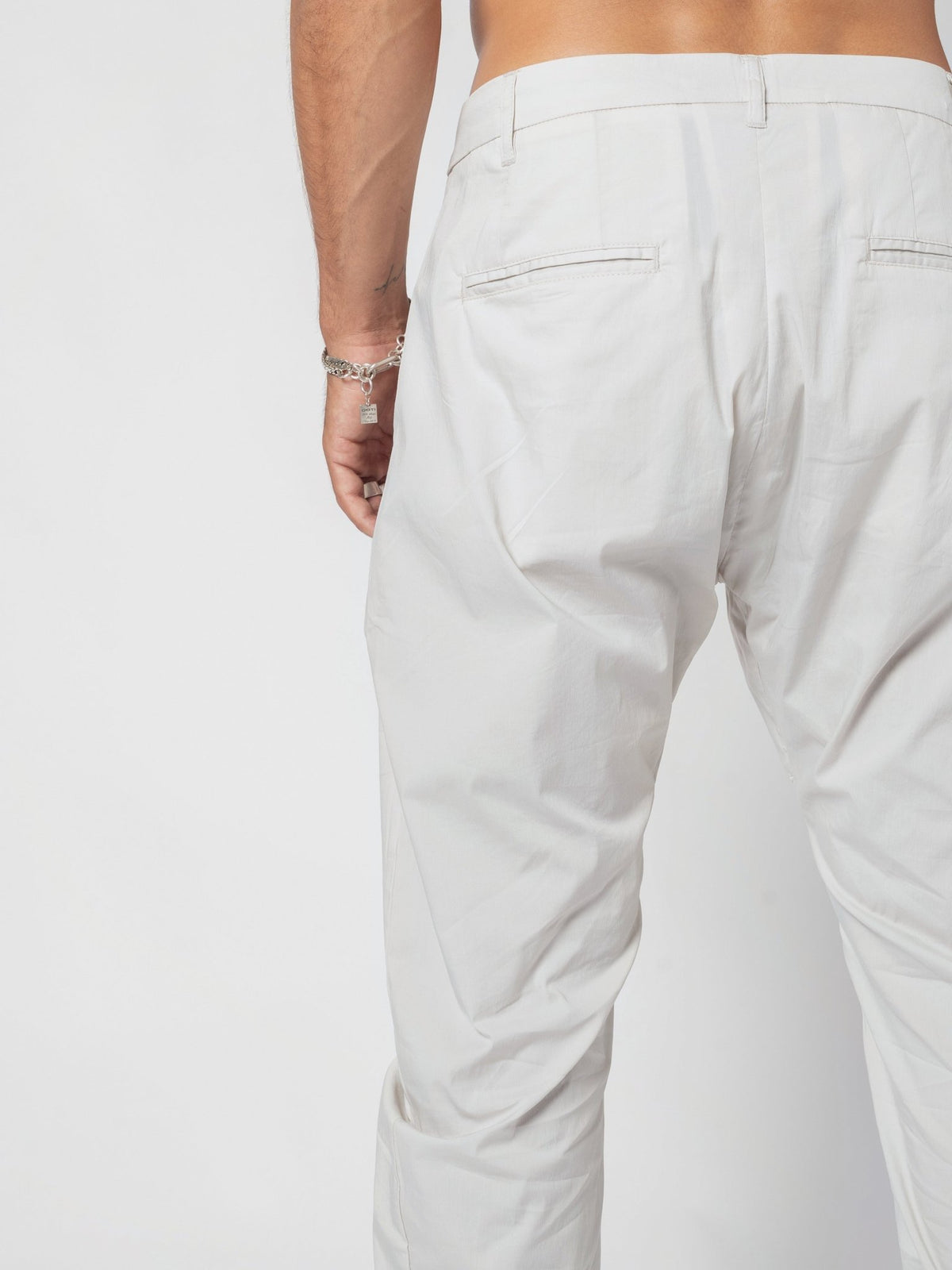 Low-Rise Slim Pants - by AITO