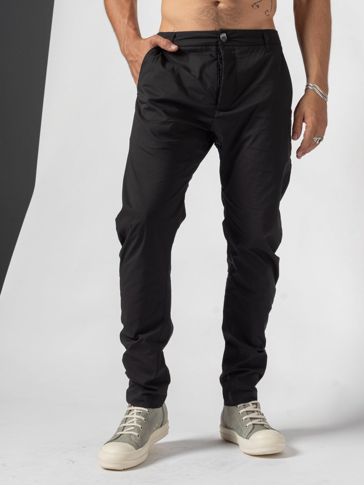 Low-Rise Slim Pants - by AITO