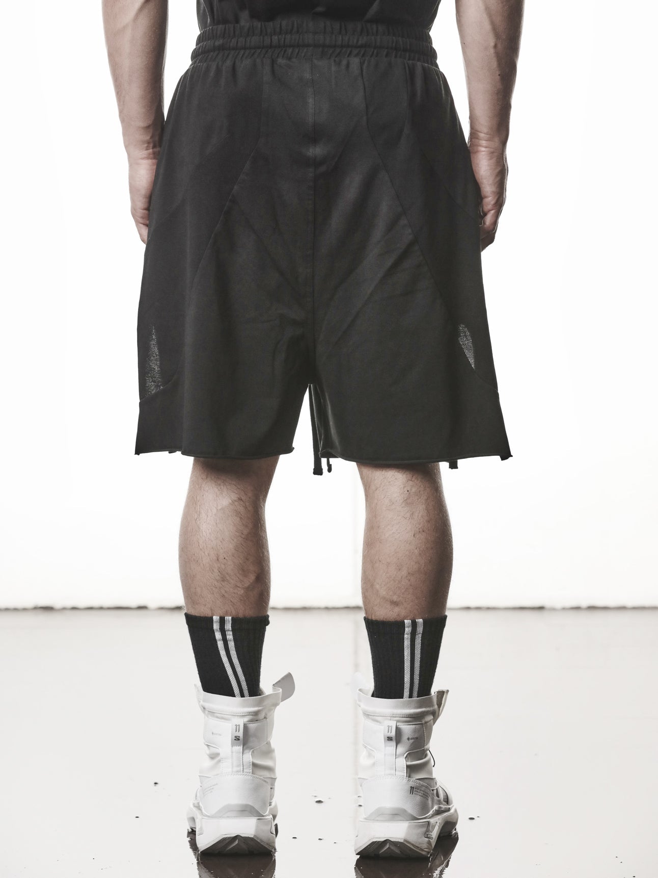 THOM KROM Matmix Cotton Shorts black - close-up of raw cut hem and side slit