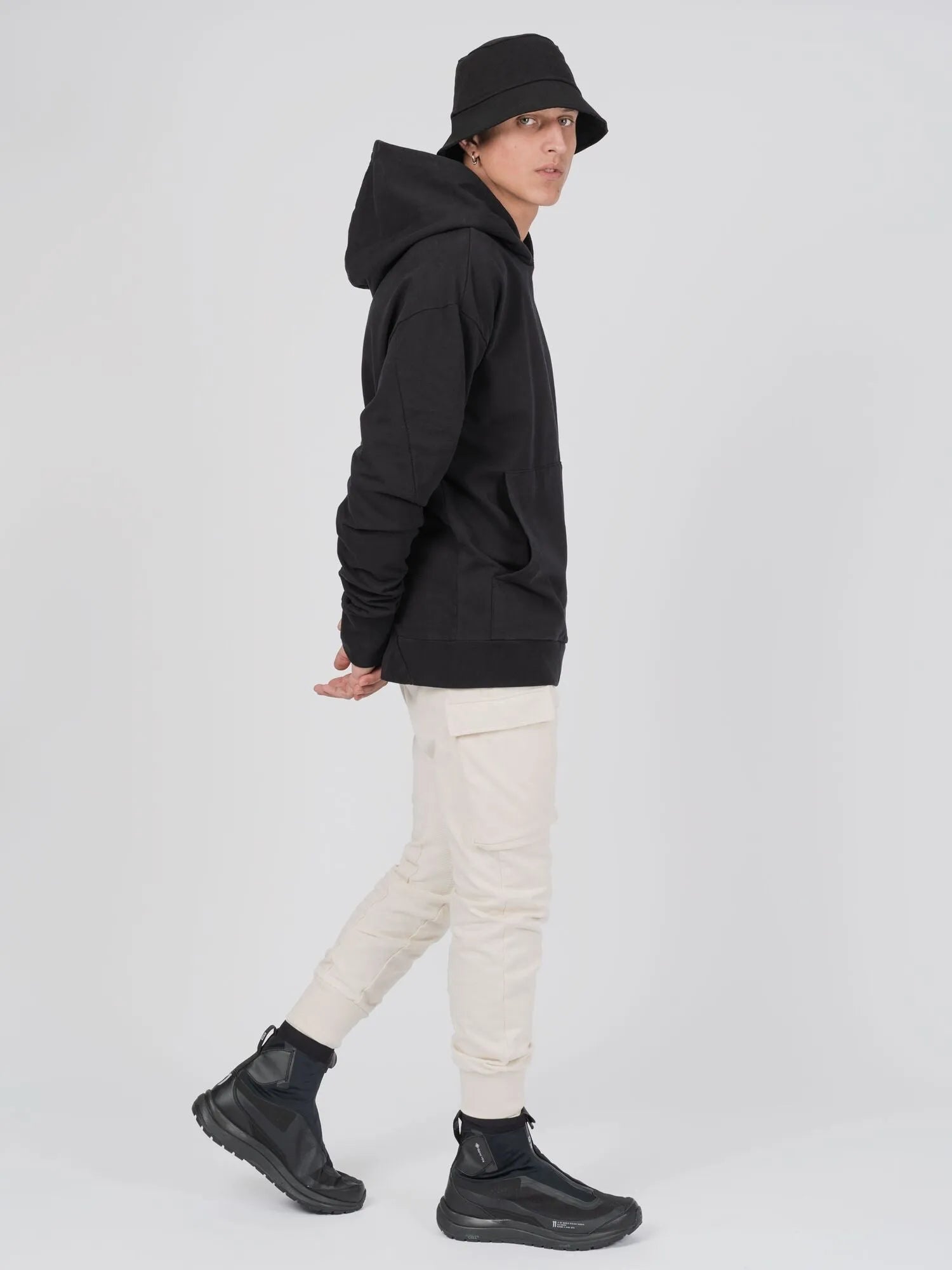 PULLOVER - by THOM KROM