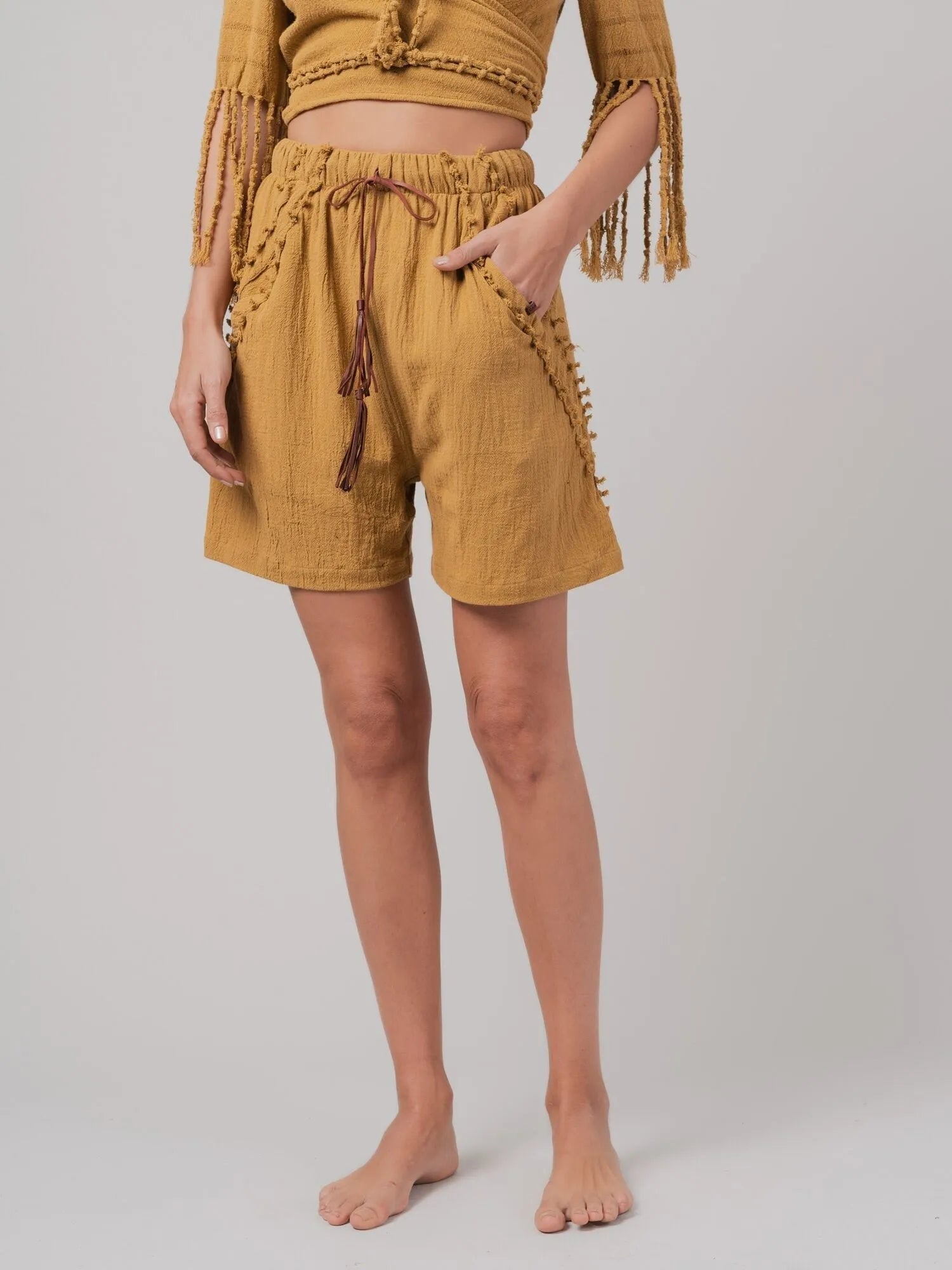 SHORTS - by CARAVANA