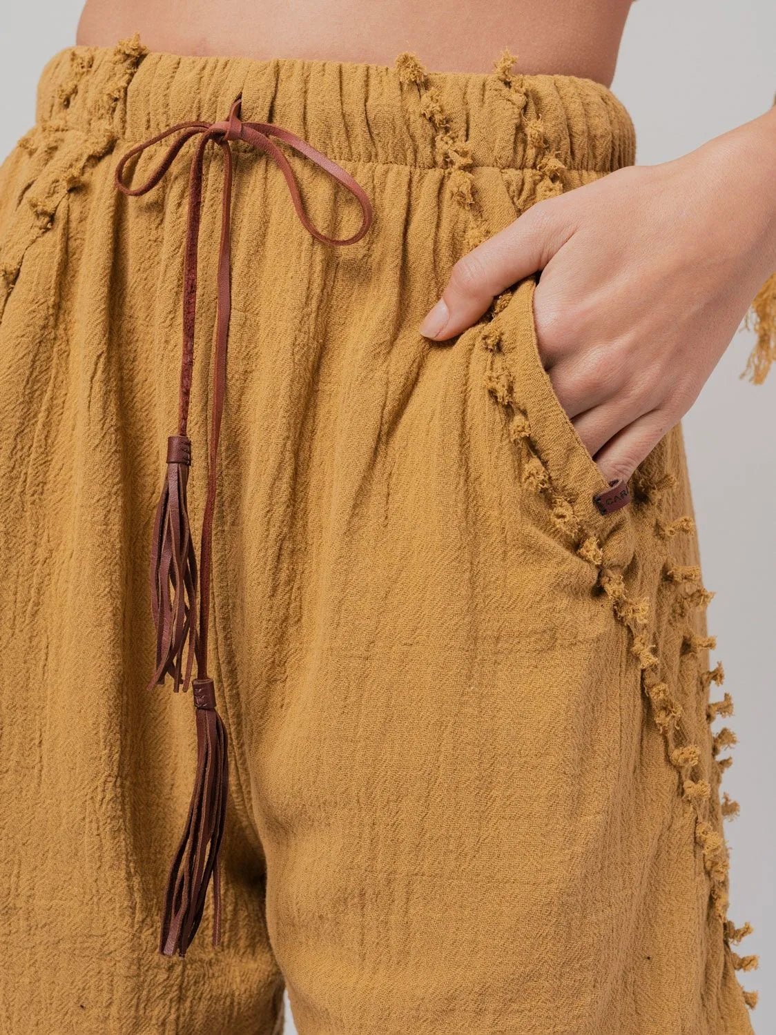 SHORTS - by CARAVANA