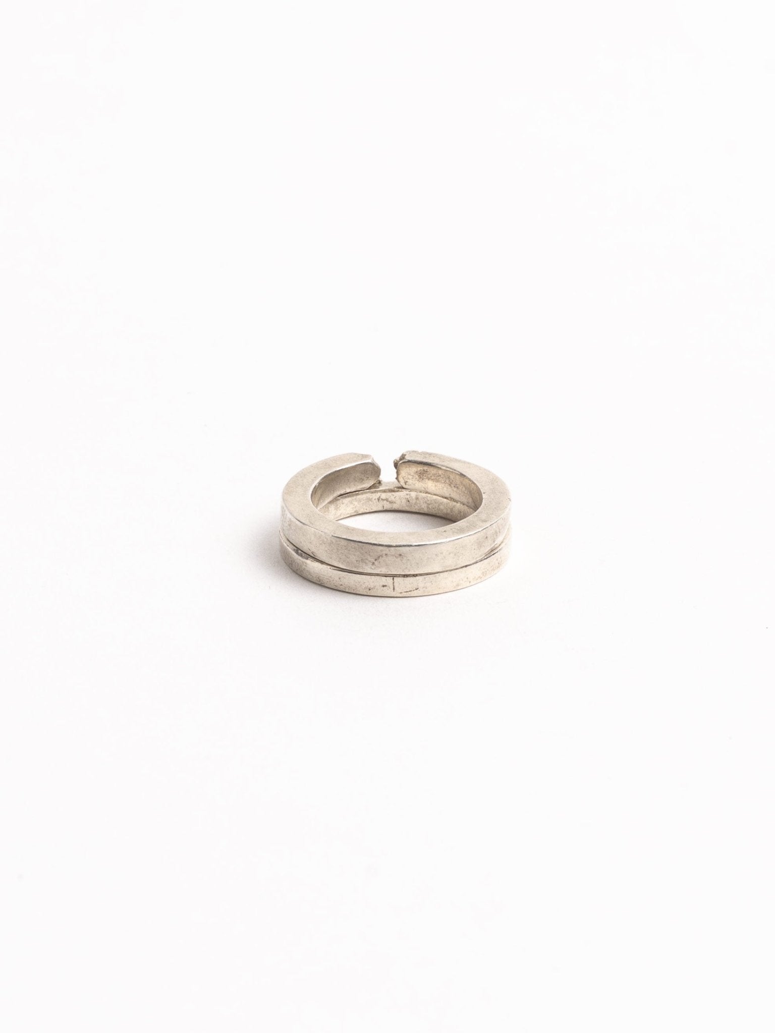 MAYA NOACH Silver Duo Band Ring, open band side detail view