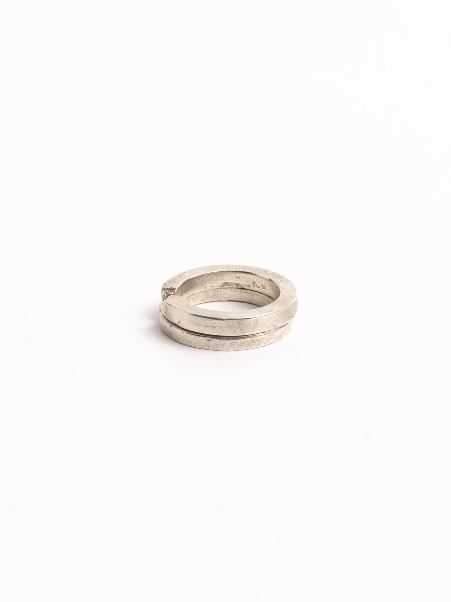 MAYA NOACH Silver Duo Band Ring, low front band detail view
