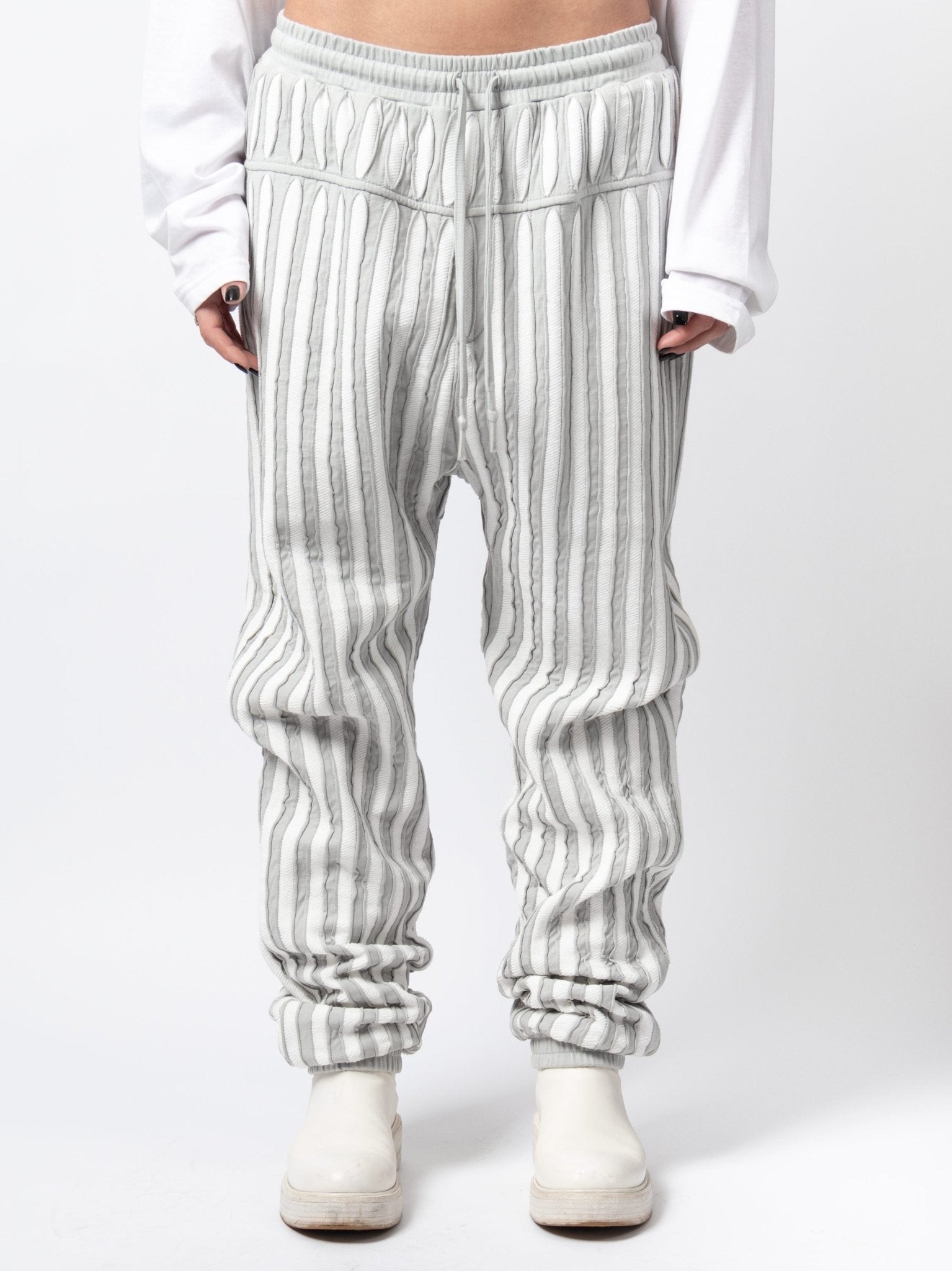 Textured Pleated Jogger Pants - by VAGUE