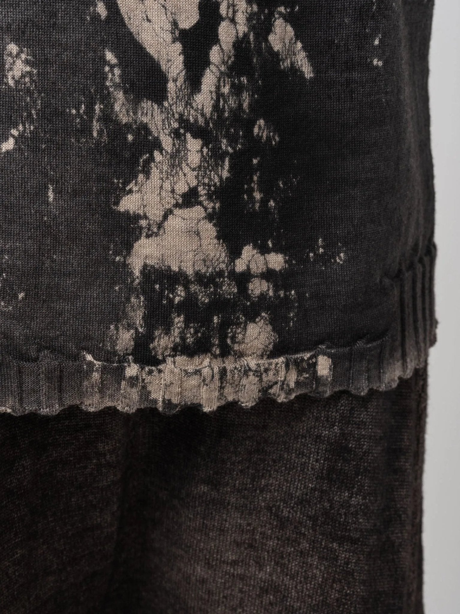 Thin Wool Sweater with Sprayed Earth - by MD75