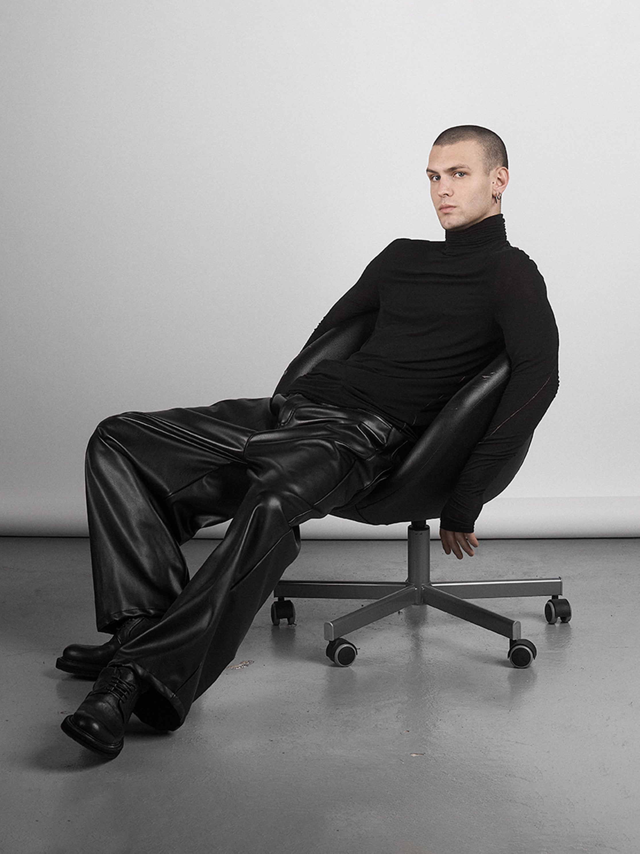 Ultimate Style Guide: How to Build a Capsule Wardrobe in 2025 - INN7fashion