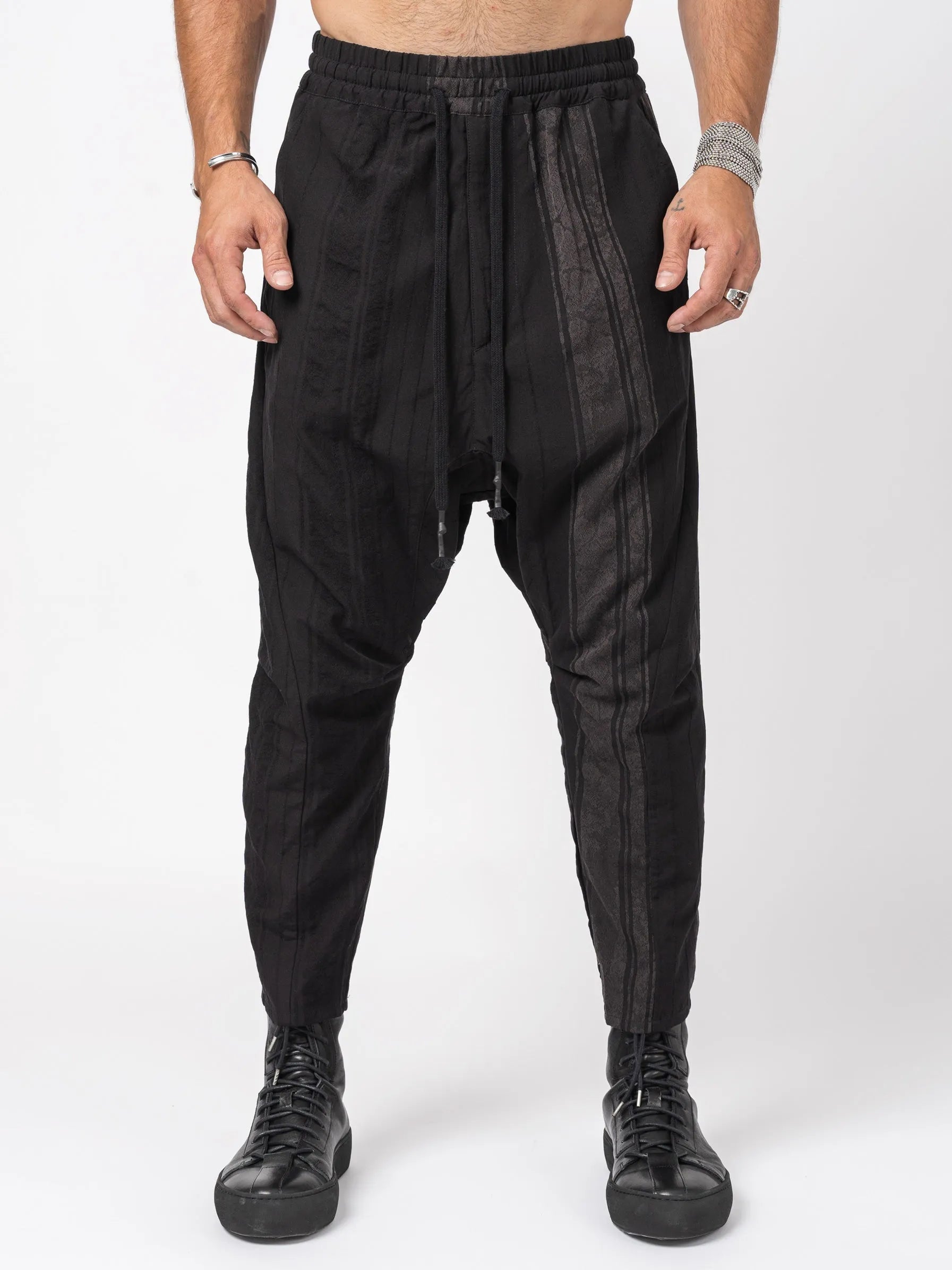 D.HYGEN Crack Random Stripe Cropped Pants