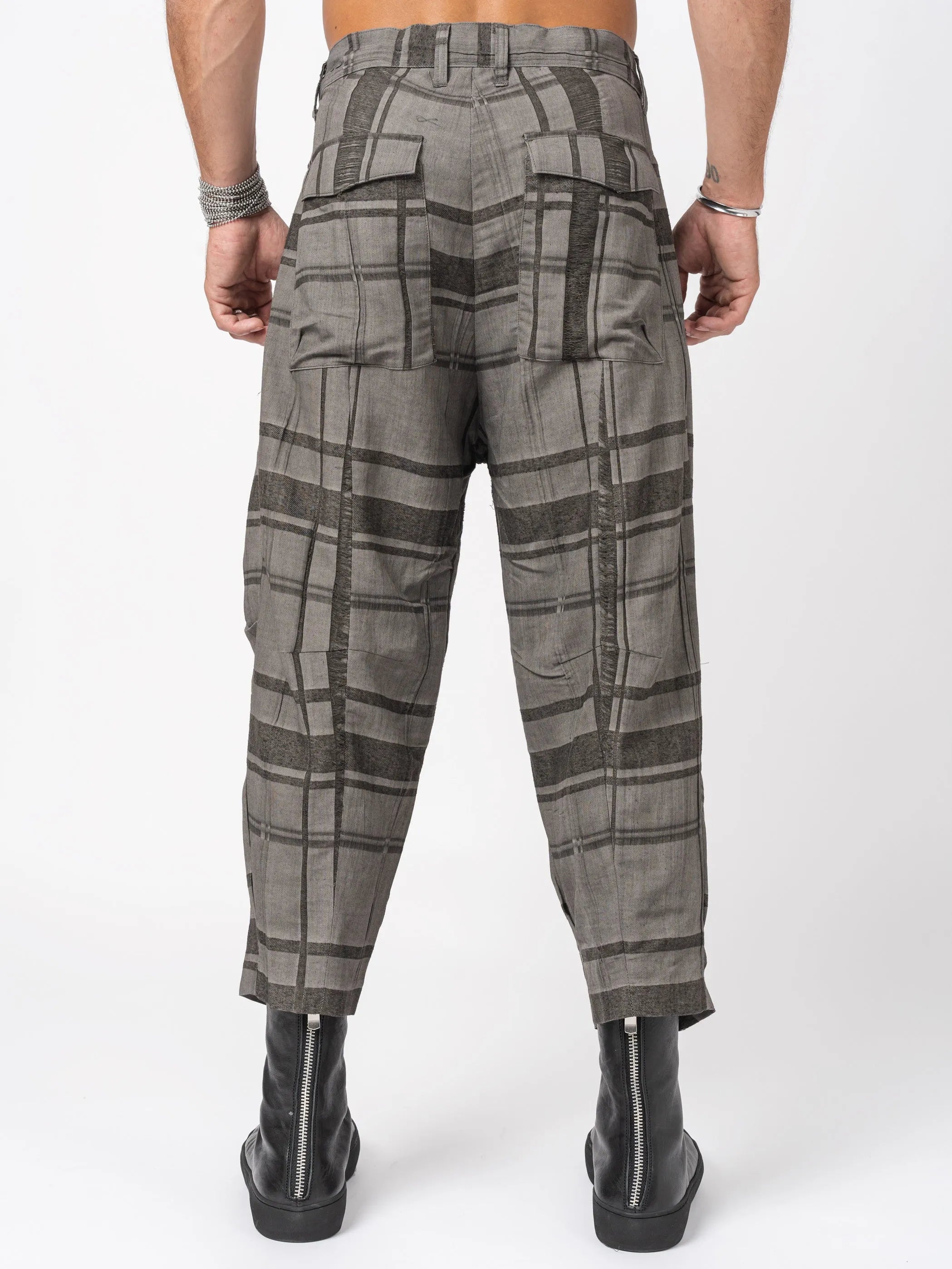 D.HYGEN Crack Random Stripe Cropped Pants