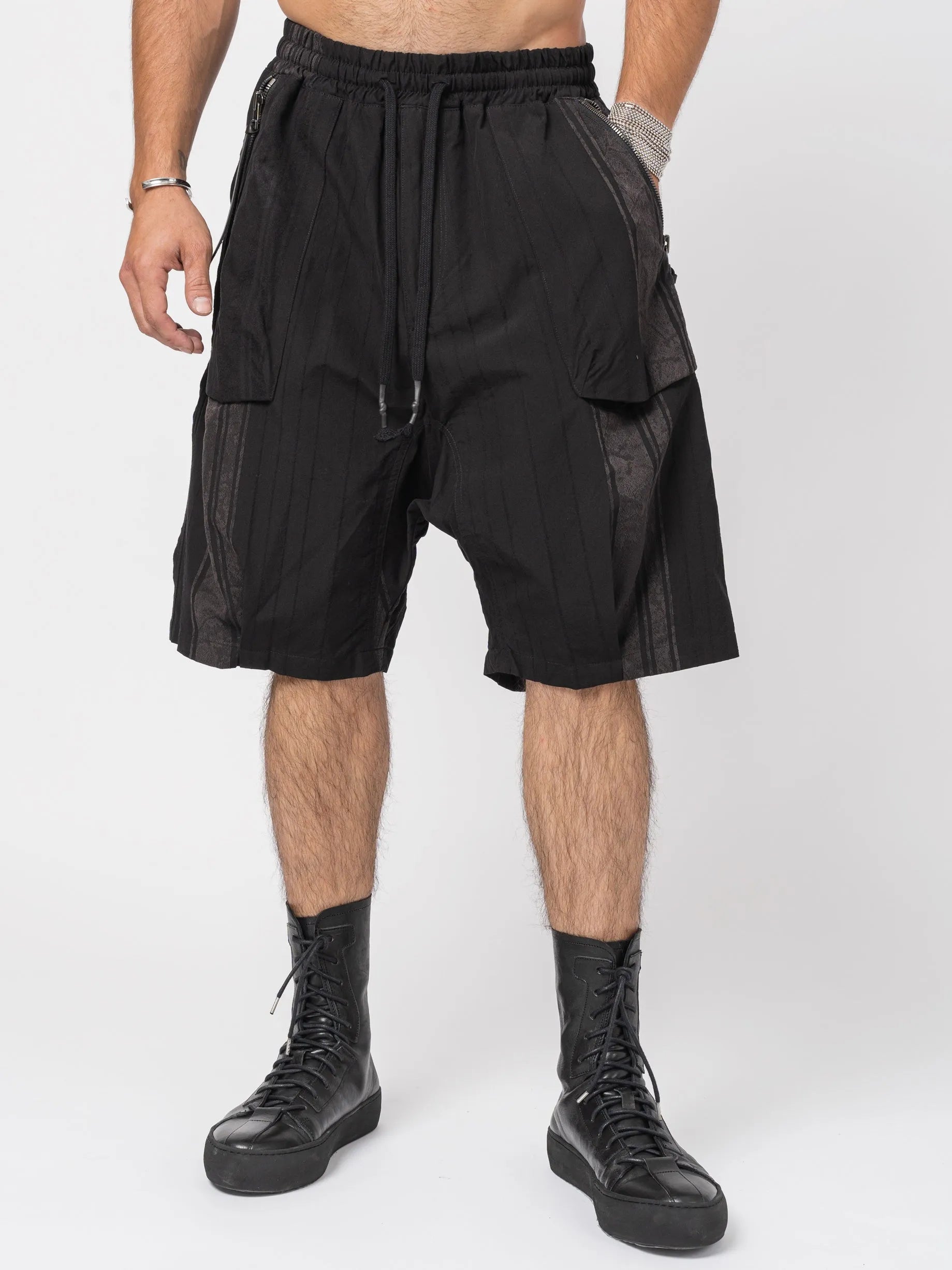 D.HYGEN Crack Random Stripe Jacquard Baggy Shorts