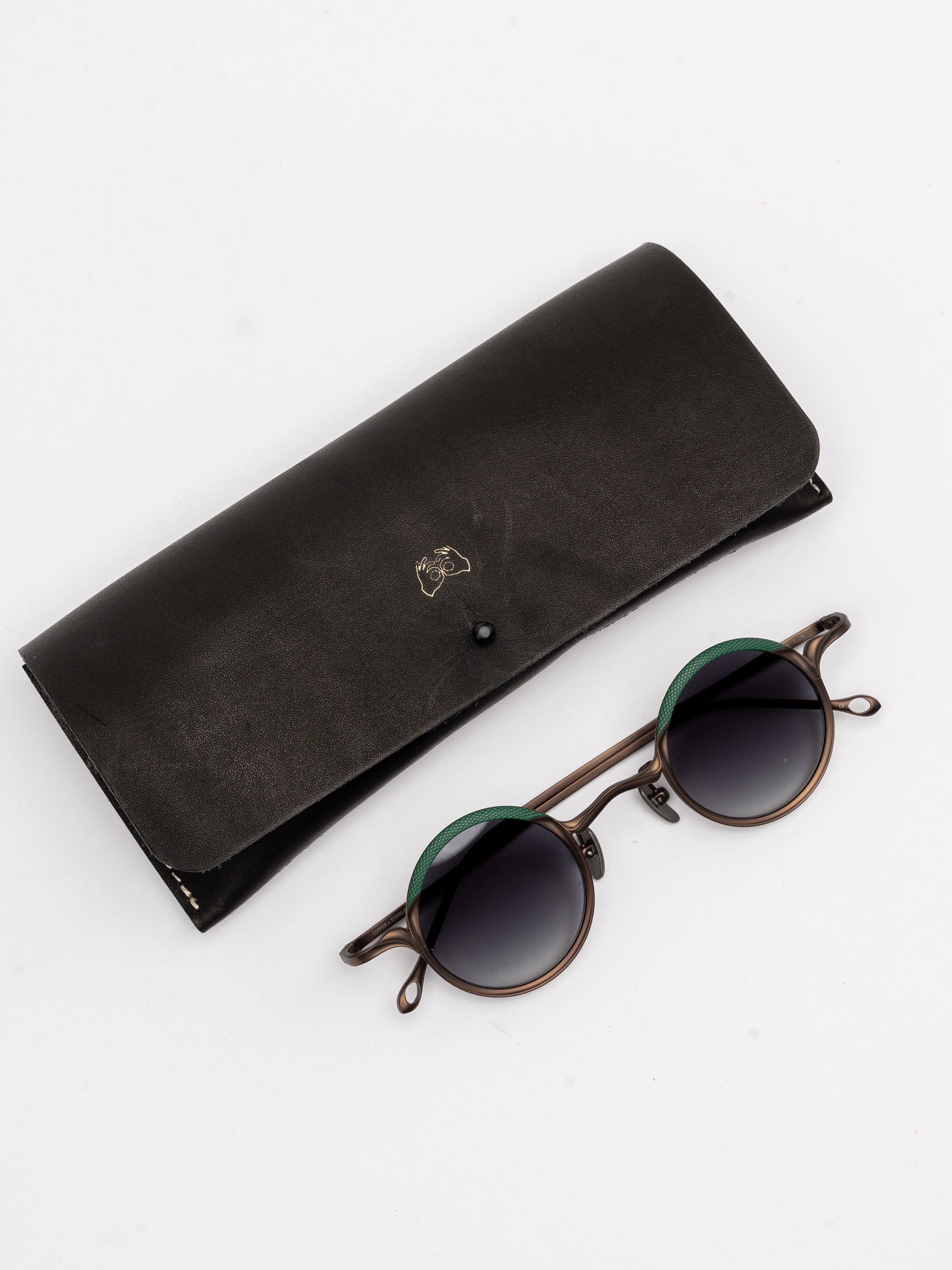 Sunglasses with Textured Brow