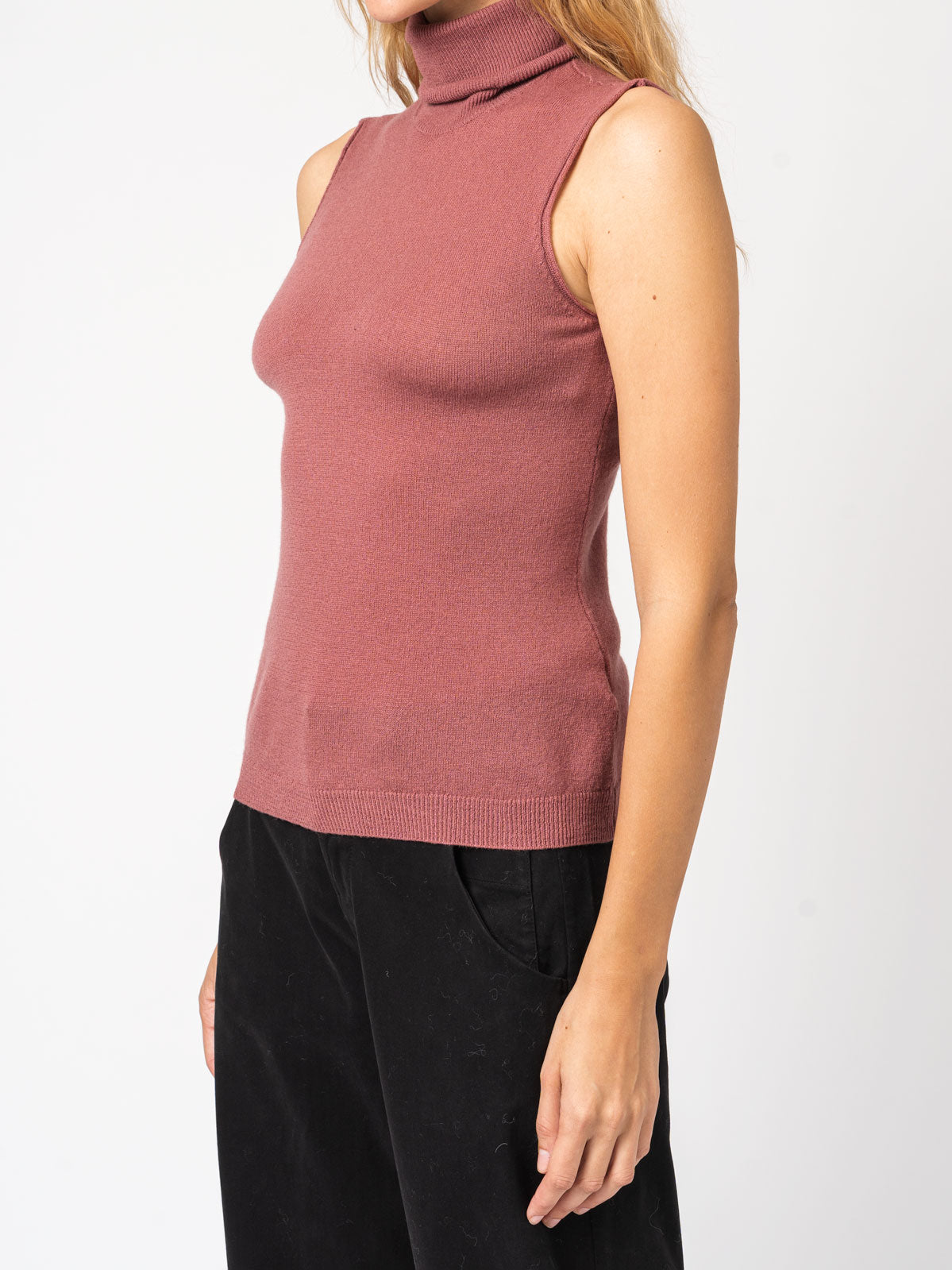 Sleeveless Cashmere Turtleneck Knit