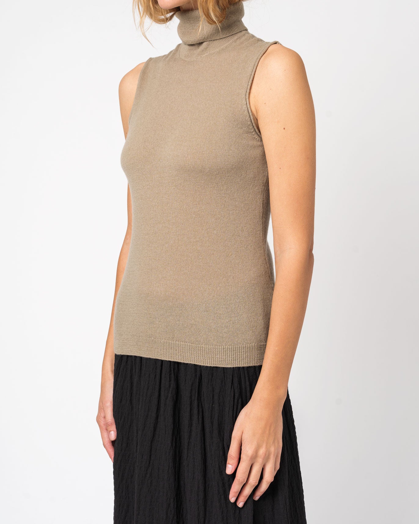 Sleeveless Cashmere Turtleneck Knit