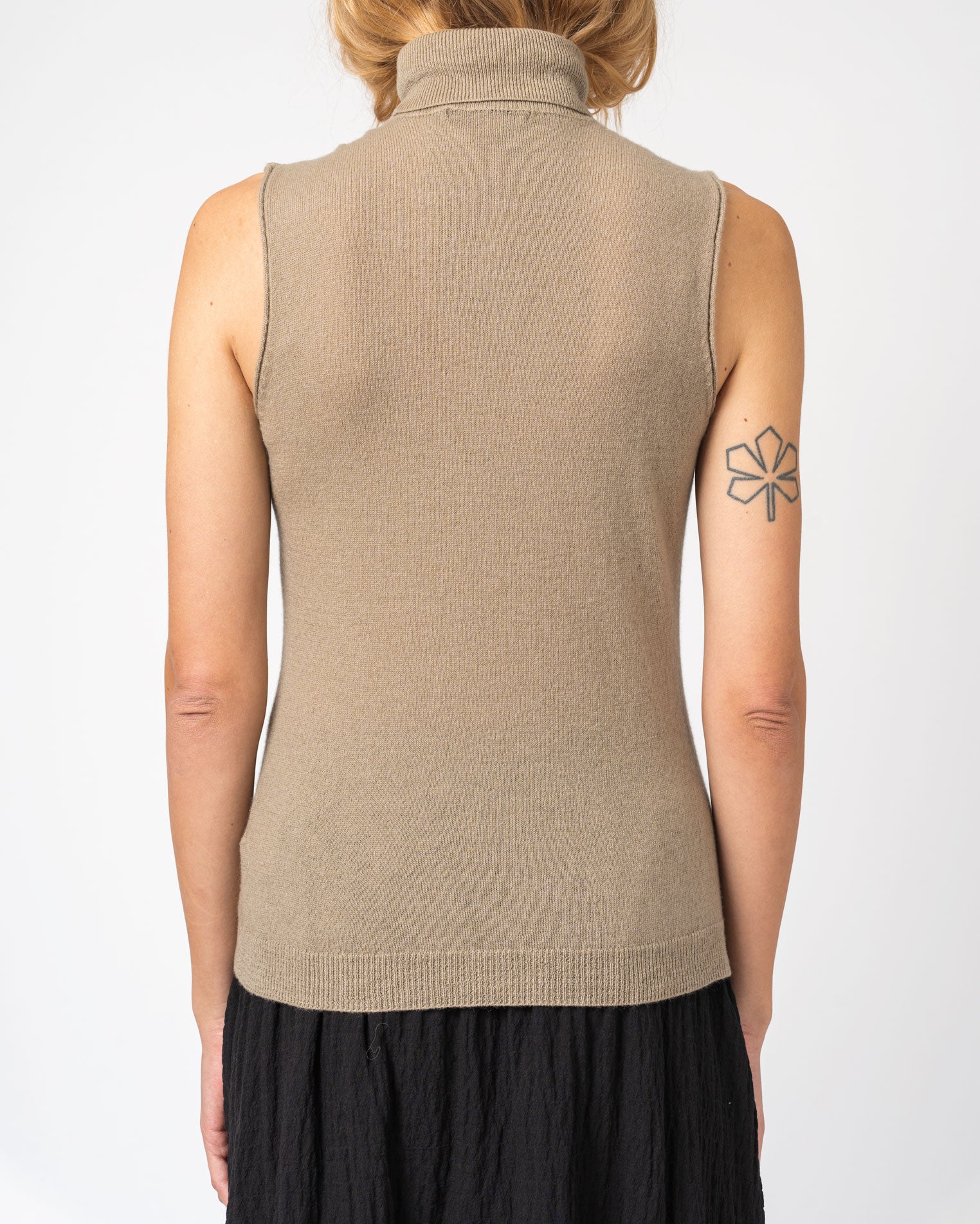 Sleeveless Cashmere Turtleneck Knit