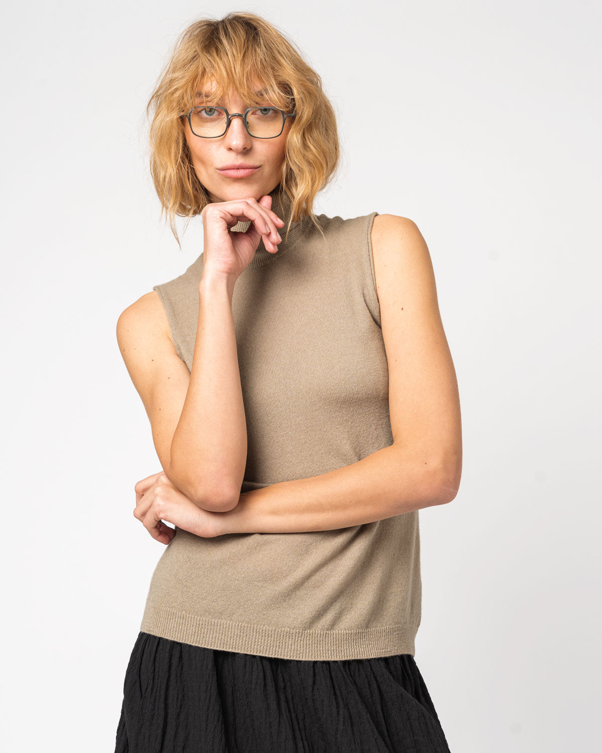 Sleeveless Cashmere Turtleneck Knit