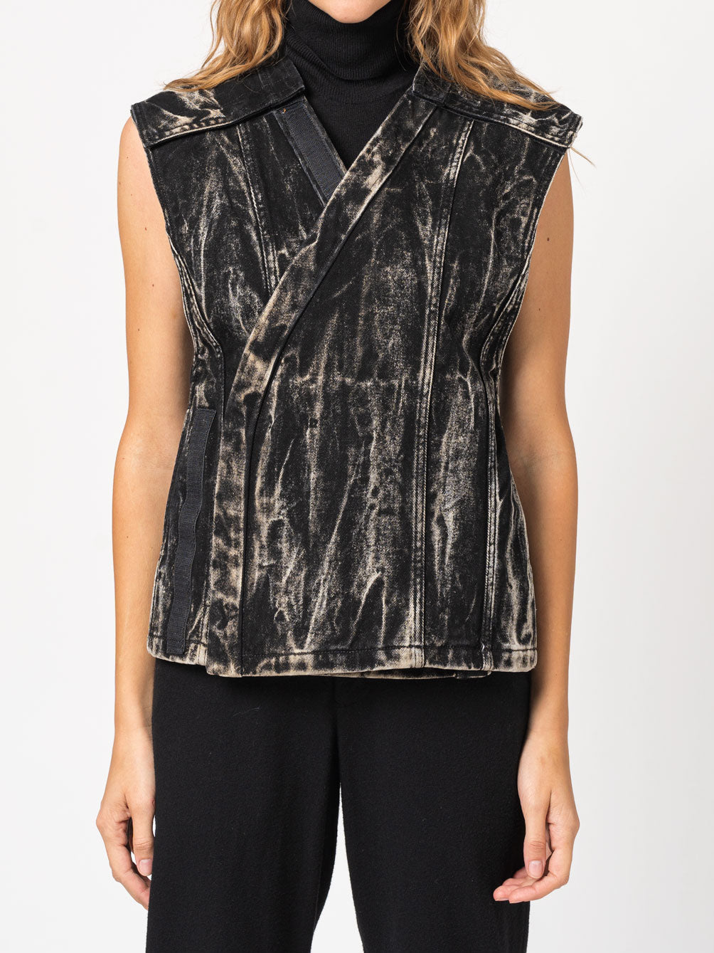 Whiskering-Effect Vest