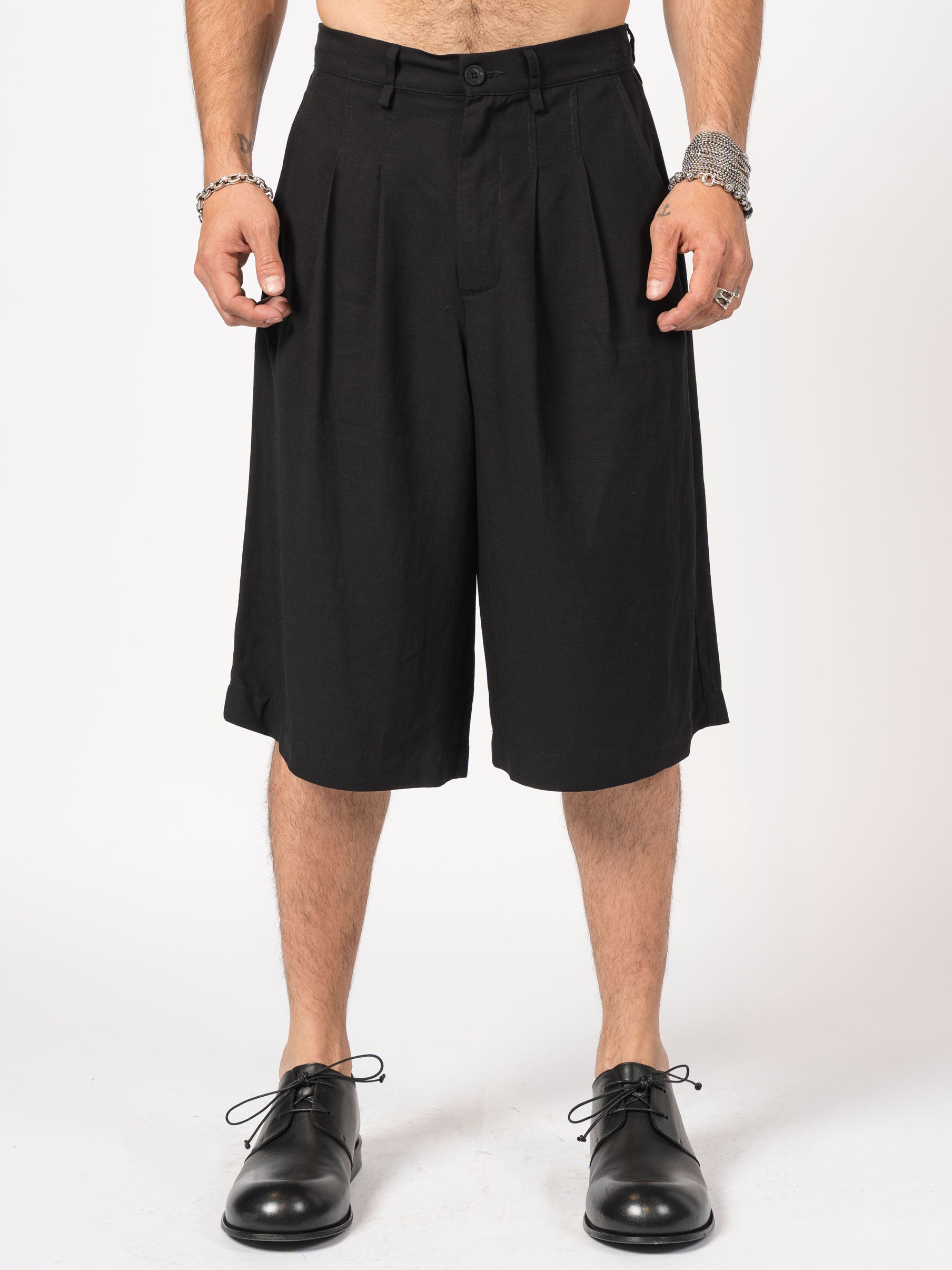 Wide-Leg Pleated  Shorts