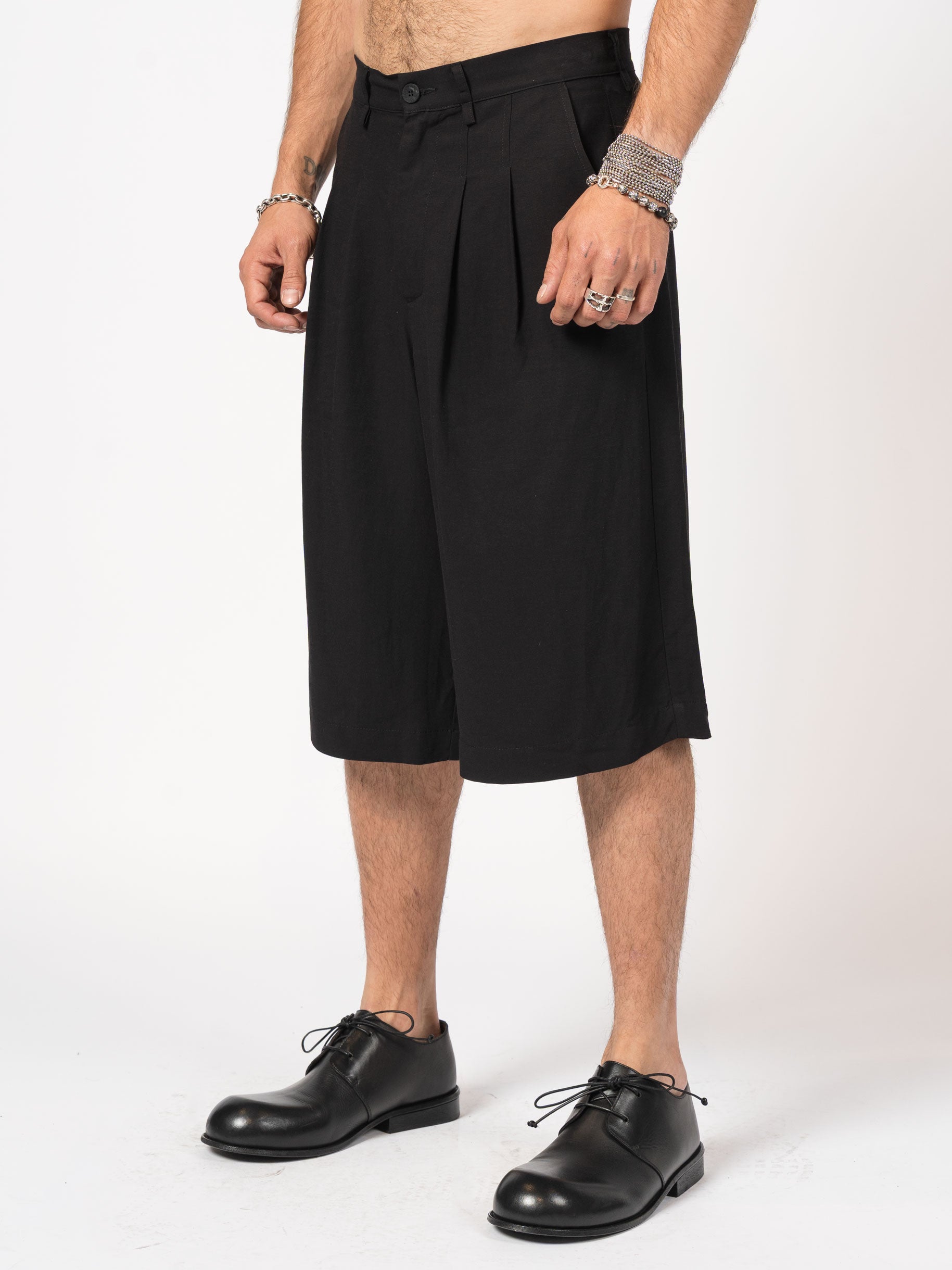 Wide-Leg Pleated  Shorts