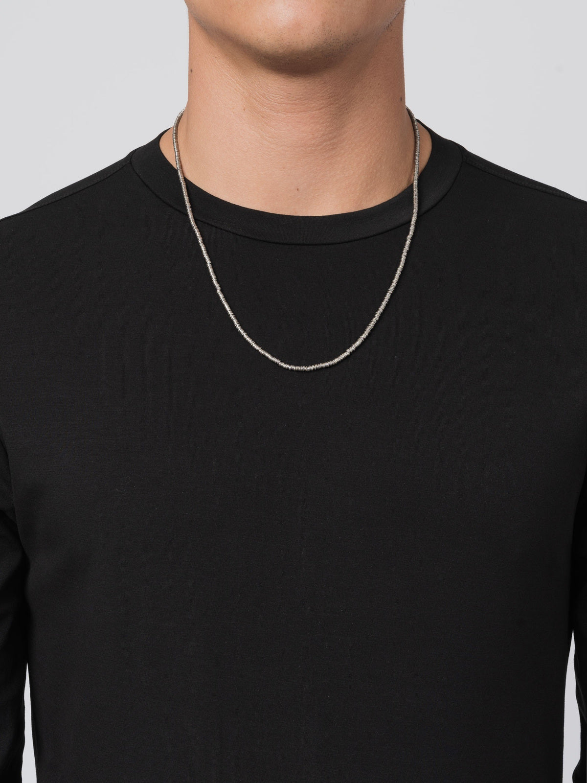GOTI CN715 silver necklace worn at the neck