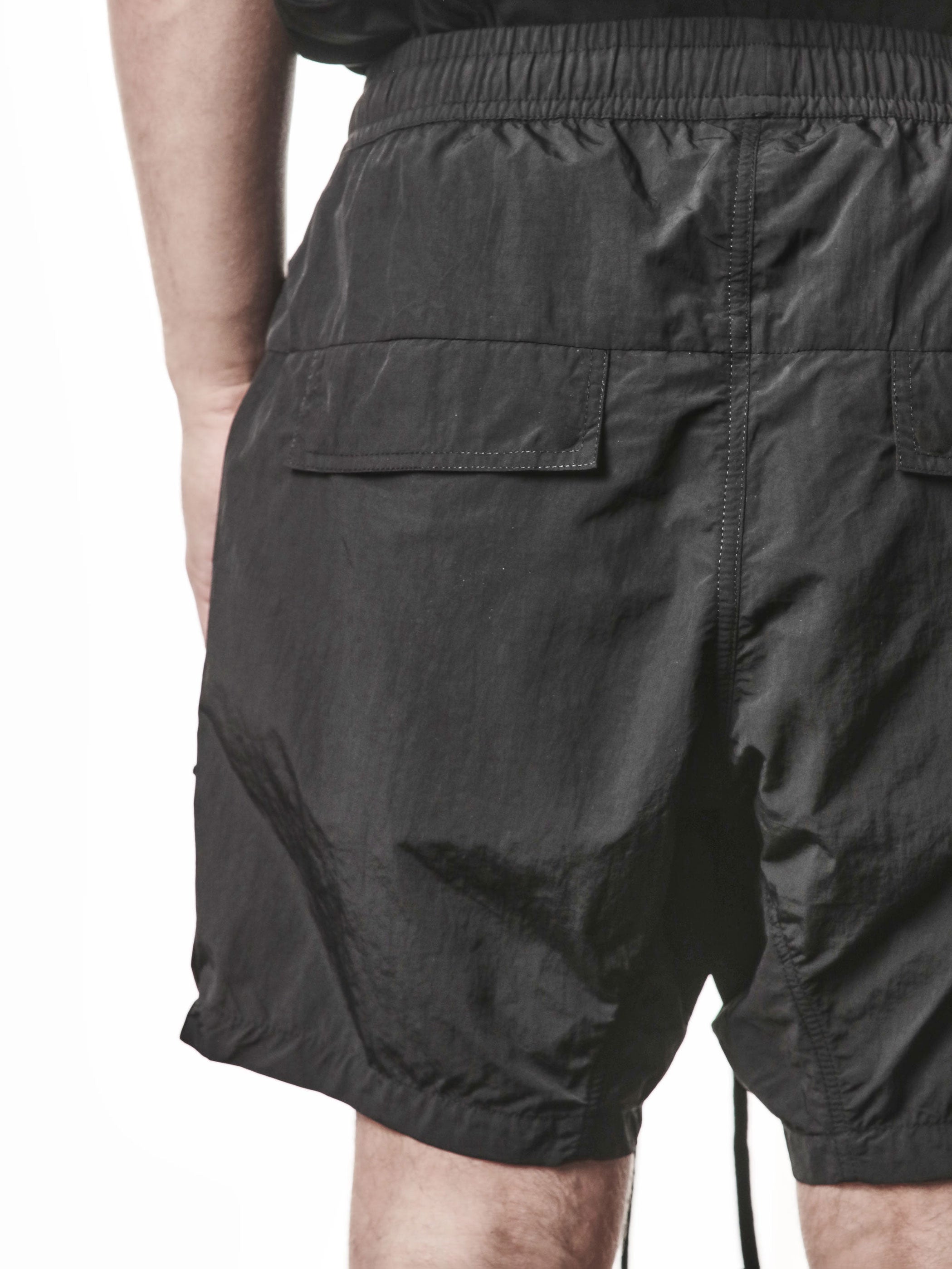 THOM KROM Technical Drop Crotch Shorts black, model wearing size M