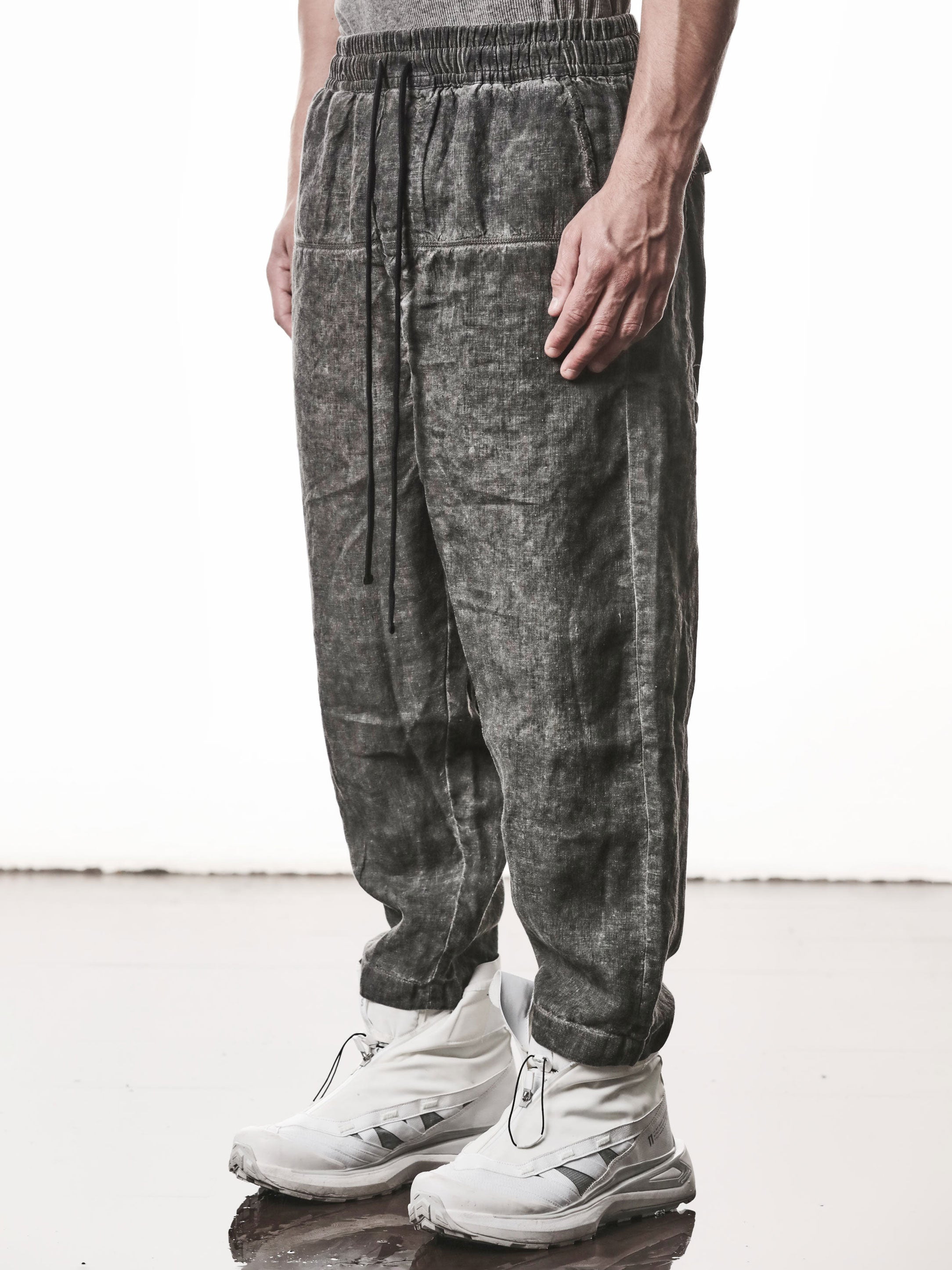 THOM KROM MP49 Cropped Linen Trousers in vegetal black - back pocket detail