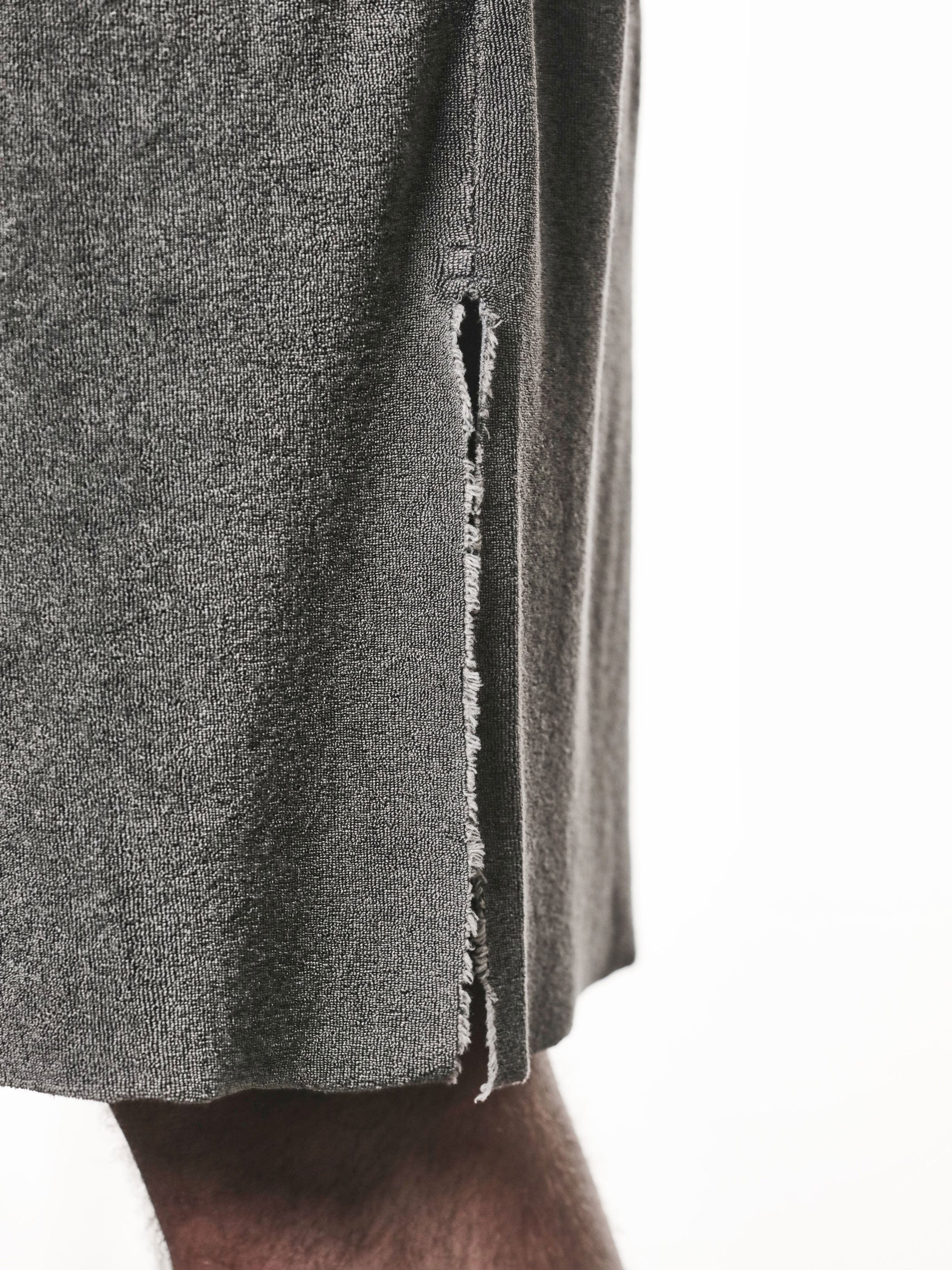 THOM KROM Matmix Terry Shorts dark grey - close-up of terry pile surface in dark used grey