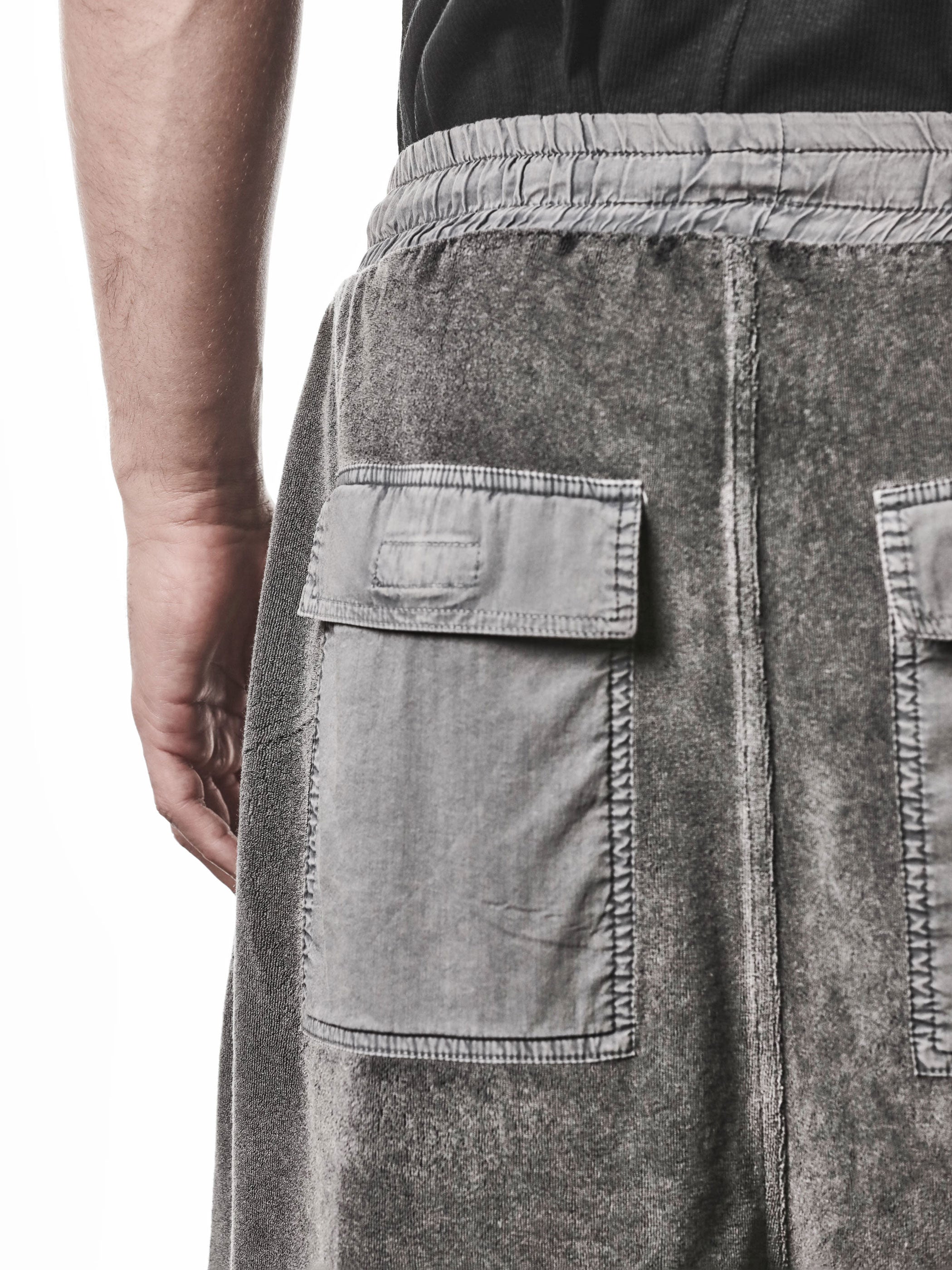 THOM KROM Matmix Terry Shorts dark grey - raw cut hem and side slit detail