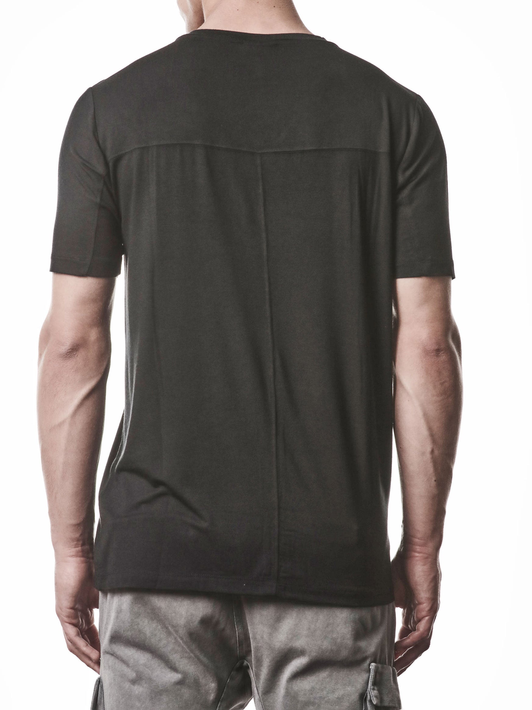 THOM KROM Silk Blend V-Neck T-Shirt black - close detail of v-neckline and silk surface sheen