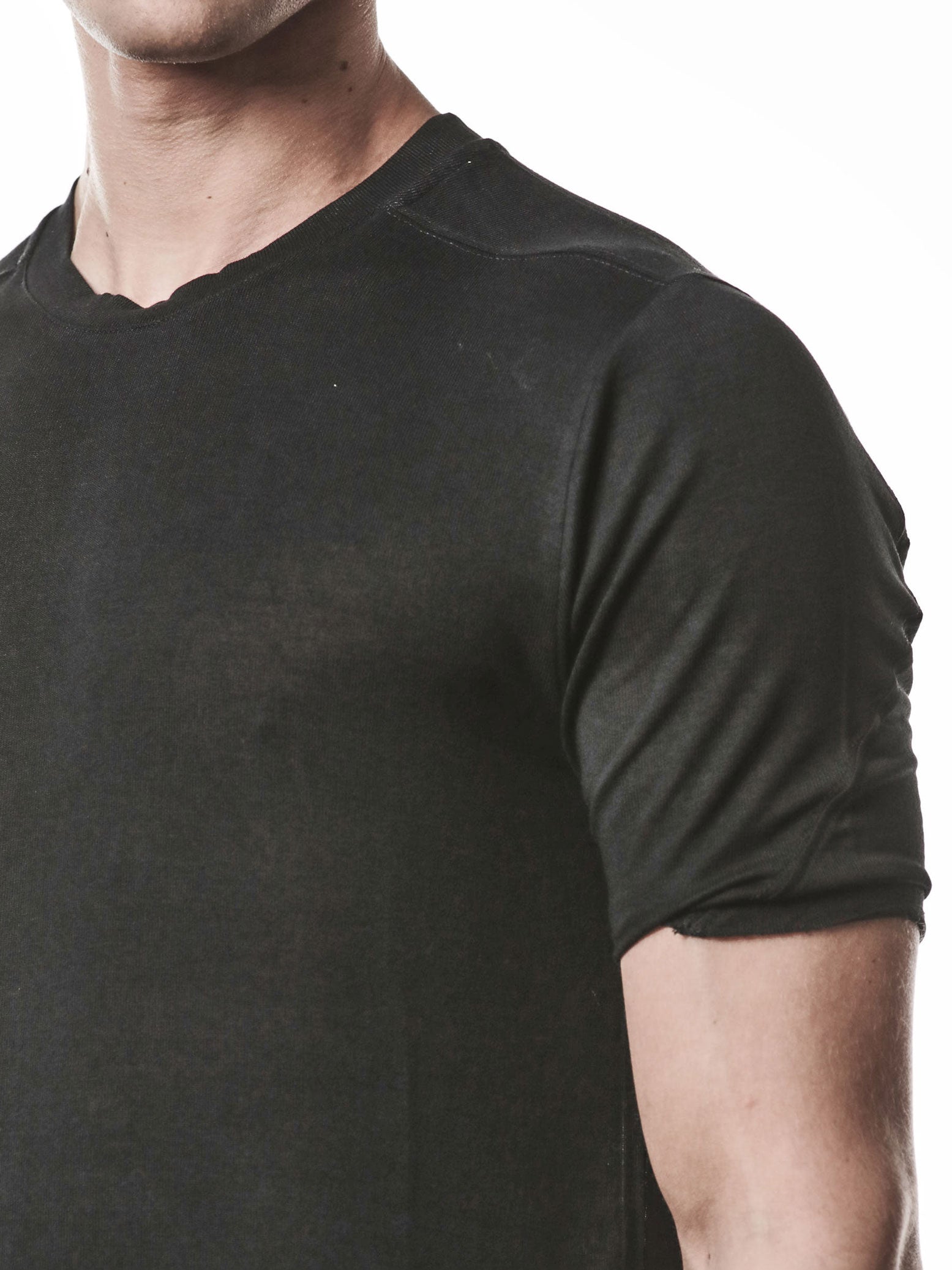 THOM KROM Viscose Raw Edge T-Shirt black - back view with seam detailing at sleeves
